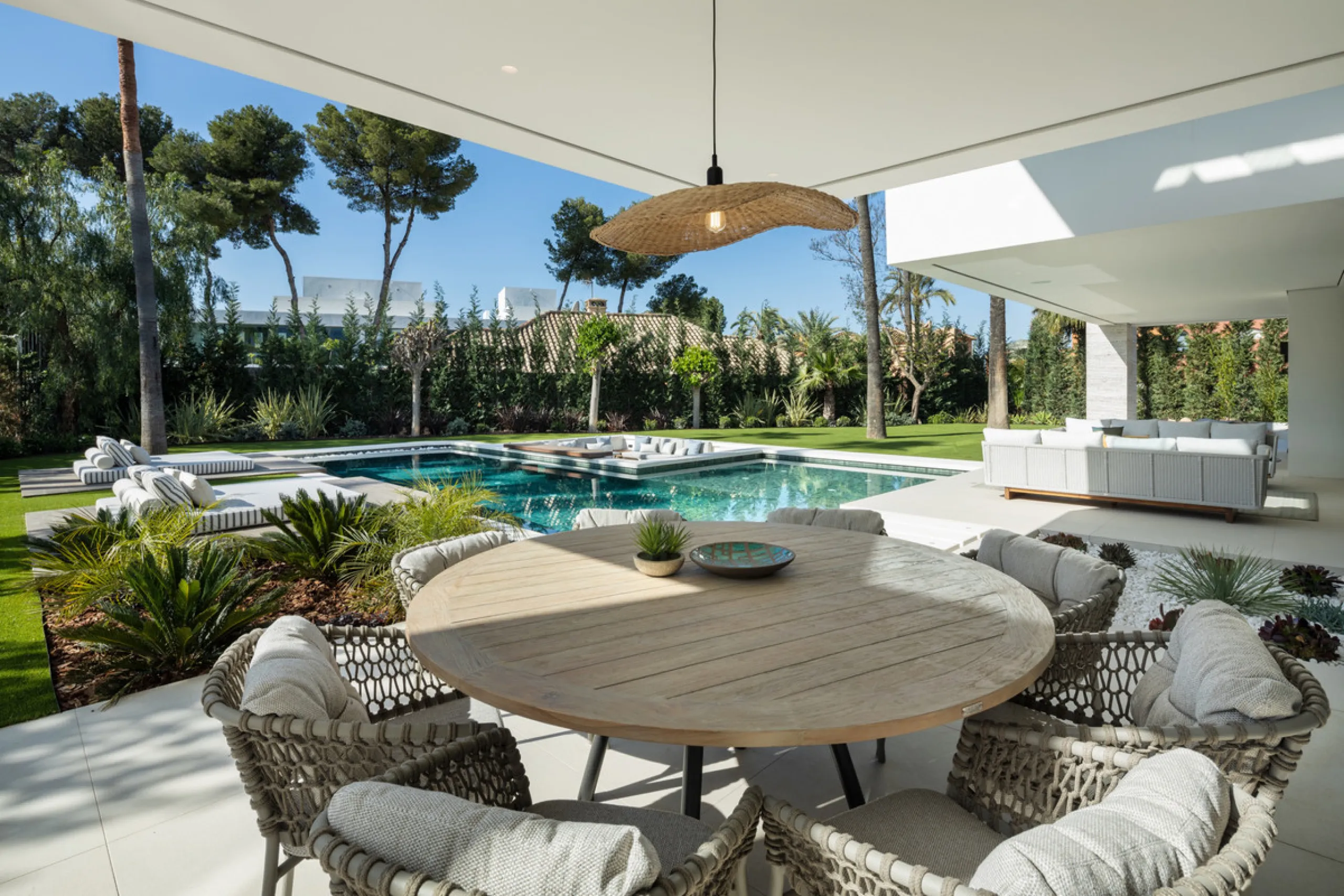 Nestled in the prestigious area of Atalaya de Rio Verde, Nueva Andalucia, Marbella, this luxury villa epitomises elegance and modern living. Boasting an expansive built area of 843m², complemented by a 314m² terrace and set on a generous 1,107m² plot, thi