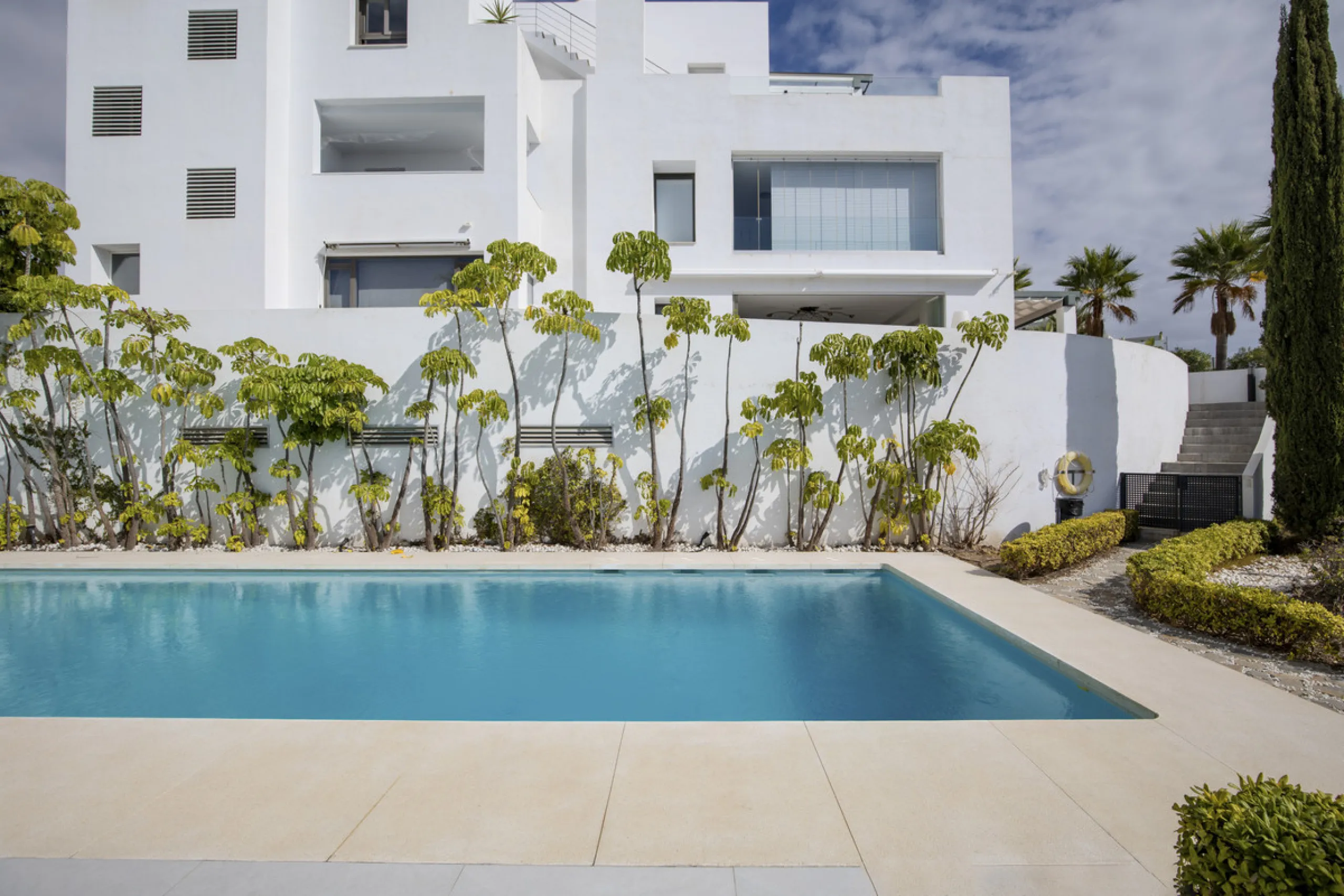 Set in an elevated position within the exclusive Finca Cortesin resort, this exceptional 2 bedroom, 2 bathroom ground-floor apartment epitomises contemporary luxury and refined Mediterranean living.