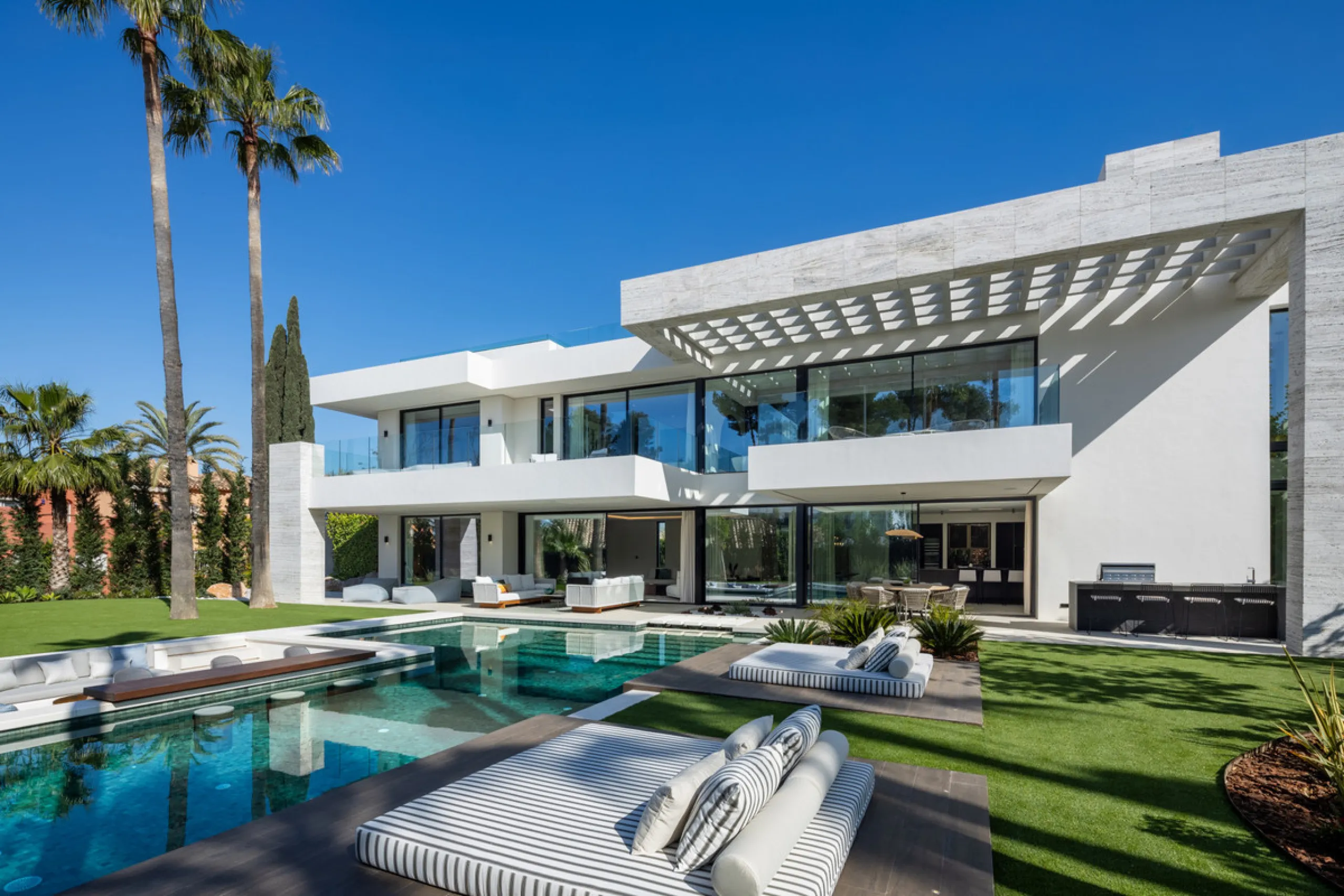 Nestled in the prestigious area of Atalaya de Rio Verde, Nueva Andalucia, Marbella, this luxury villa epitomises elegance and modern living. Boasting an expansive built area of 843m², complemented by a 314m² terrace and set on a generous 1,107m² plot, thi