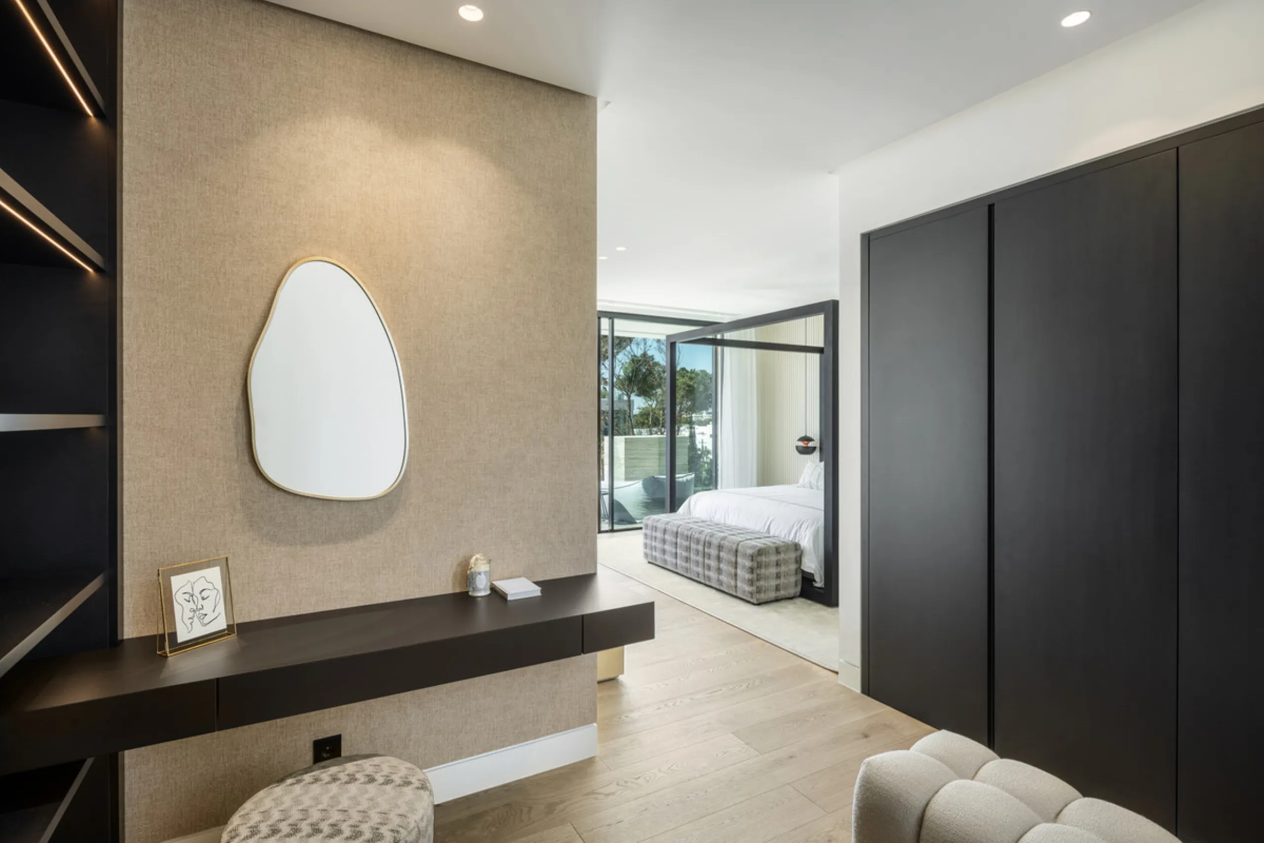 Nestled in the prestigious area of Atalaya de Rio Verde, Nueva Andalucia, Marbella, this luxury villa epitomises elegance and modern living. Boasting an expansive built area of 843m², complemented by a 314m² terrace and set on a generous 1,107m² plot, thi