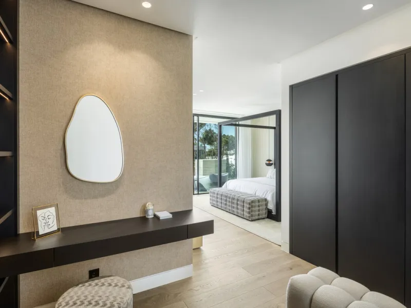 Nestled in the prestigious area of Atalaya de Rio Verde, Nueva Andalucia, Marbella, this luxury villa epitomises elegance and modern living. Boasting an expansive built area of 843m², complemented by a 314m² terrace and set on a generous 1,107m² plot, thi