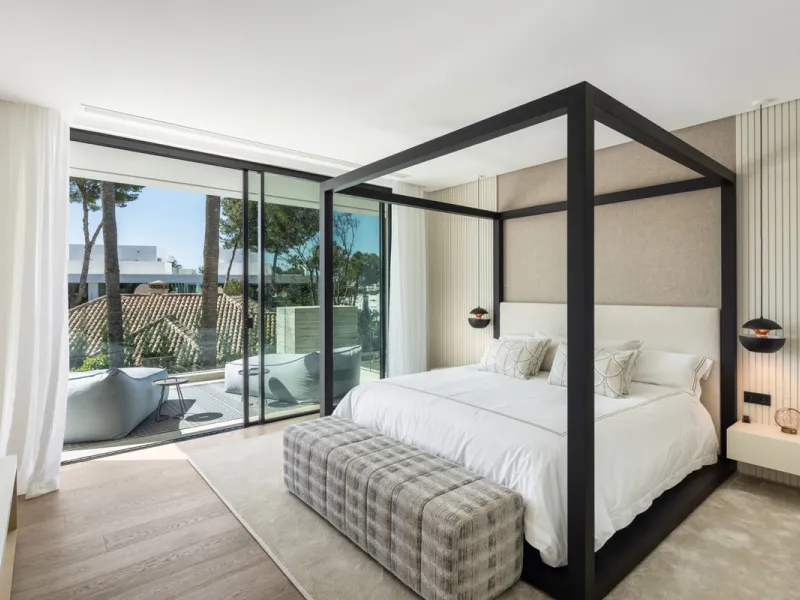 Nestled in the prestigious area of Atalaya de Rio Verde, Nueva Andalucia, Marbella, this luxury villa epitomises elegance and modern living. Boasting an expansive built area of 843m², complemented by a 314m² terrace and set on a generous 1,107m² plot, thi