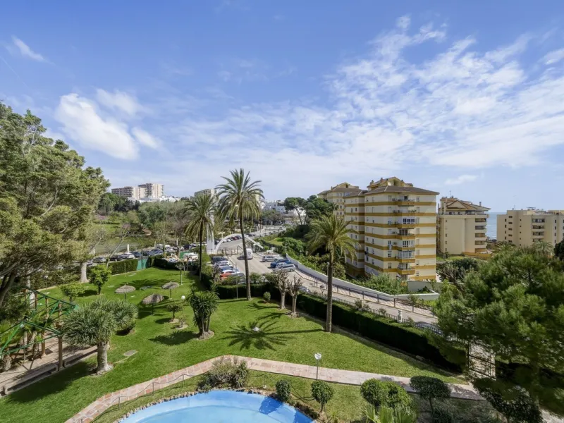 Stunning 1 Bedroom Apartment with Spectacular Sea & Pool Views in the Iconic Benalbeach Complex