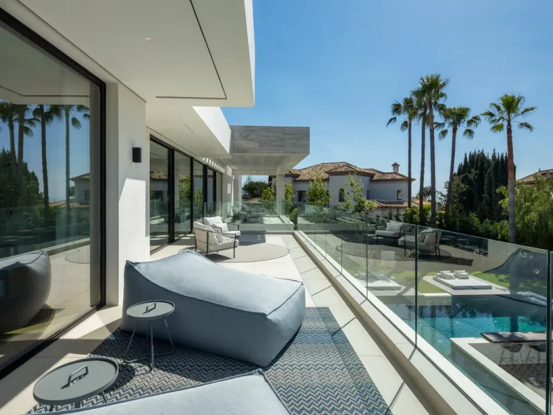 Nestled in the prestigious area of Atalaya de Rio Verde, Nueva Andalucia, Marbella, this luxury villa epitomises elegance and modern living. Boasting an expansive built area of 843m², complemented by a 314m² terrace and set on a generous 1,107m² plot, thi