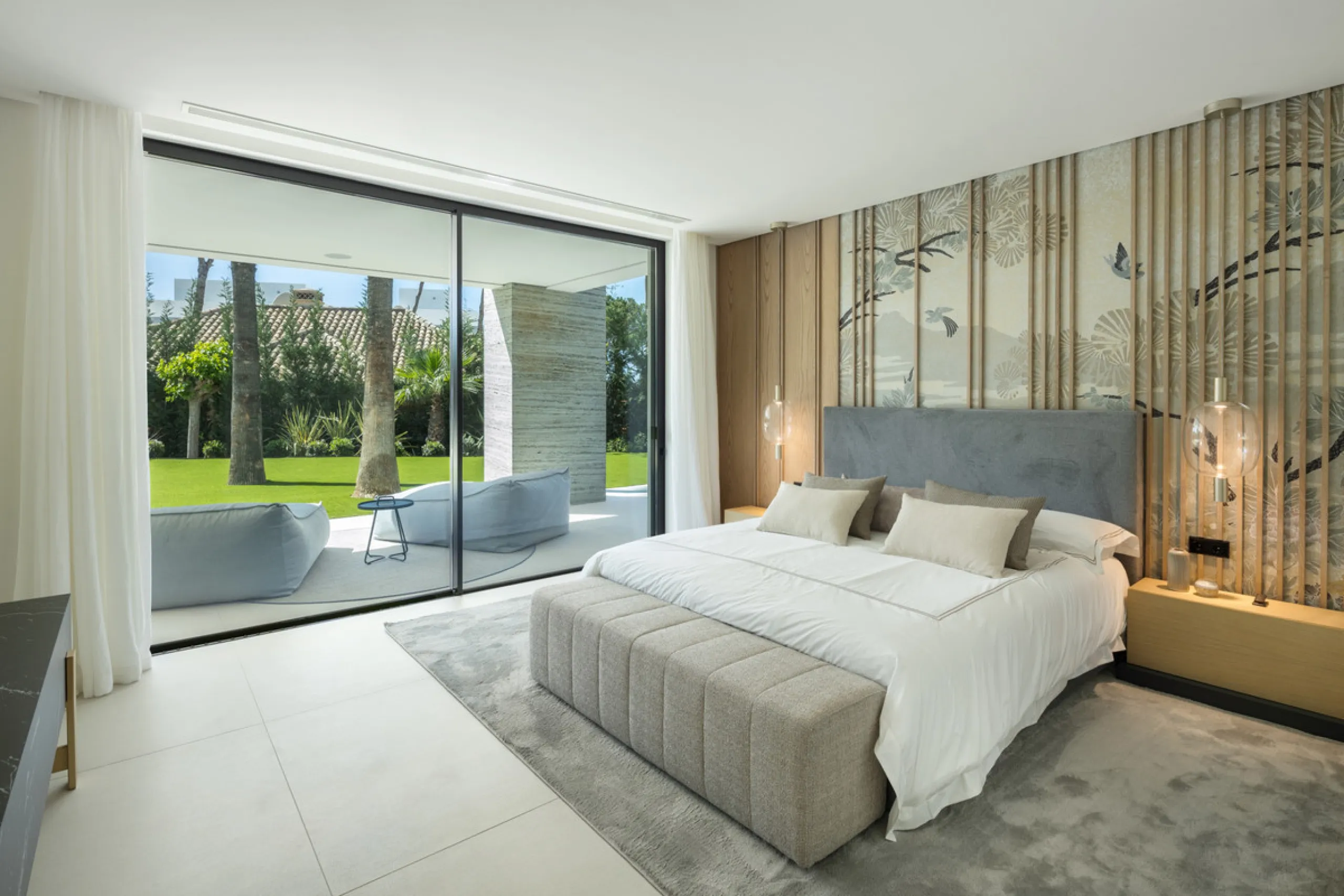 Nestled in the prestigious area of Atalaya de Rio Verde, Nueva Andalucia, Marbella, this luxury villa epitomises elegance and modern living. Boasting an expansive built area of 843m², complemented by a 314m² terrace and set on a generous 1,107m² plot, thi