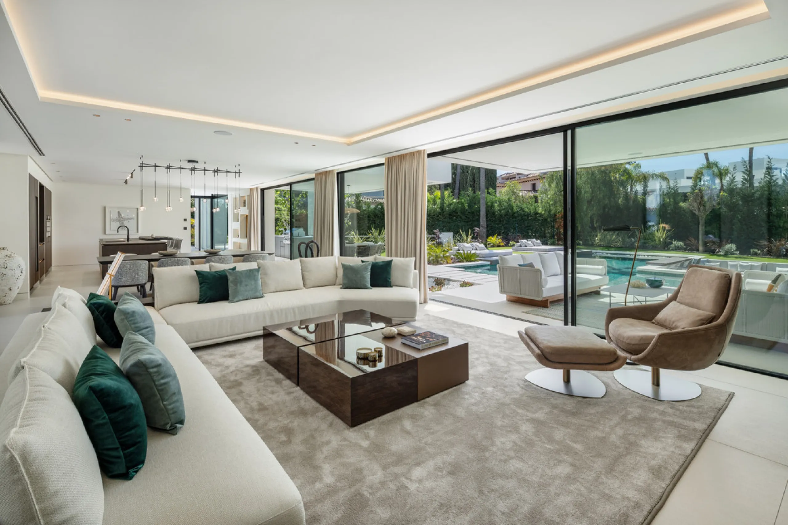 Nestled in the prestigious area of Atalaya de Rio Verde, Nueva Andalucia, Marbella, this luxury villa epitomises elegance and modern living. Boasting an expansive built area of 843m², complemented by a 314m² terrace and set on a generous 1,107m² plot, thi