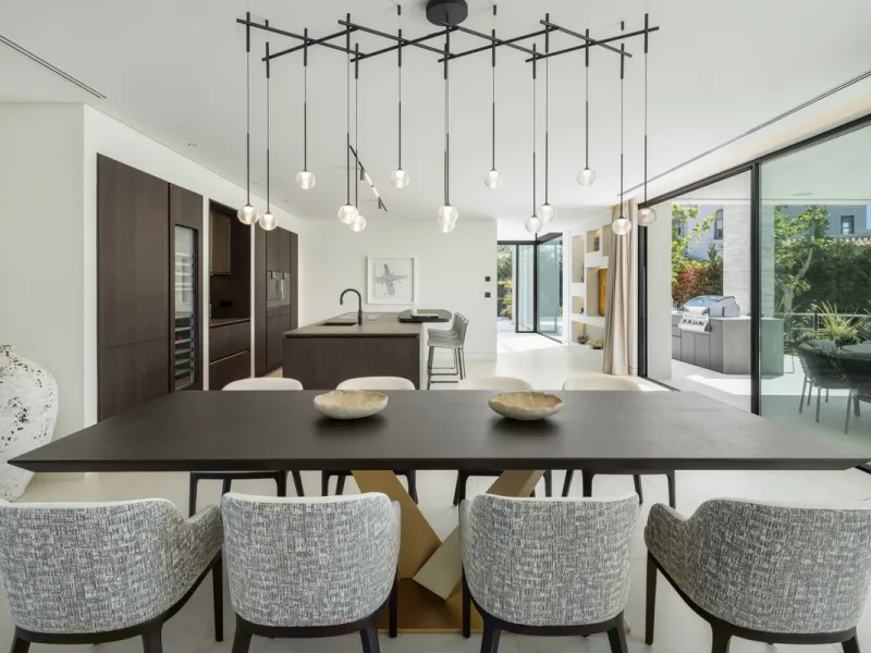 Nestled in the prestigious area of Atalaya de Rio Verde, Nueva Andalucia, Marbella, this luxury villa epitomises elegance and modern living. Boasting an expansive built area of 843m², complemented by a 314m² terrace and set on a generous 1,107m² plot, thi