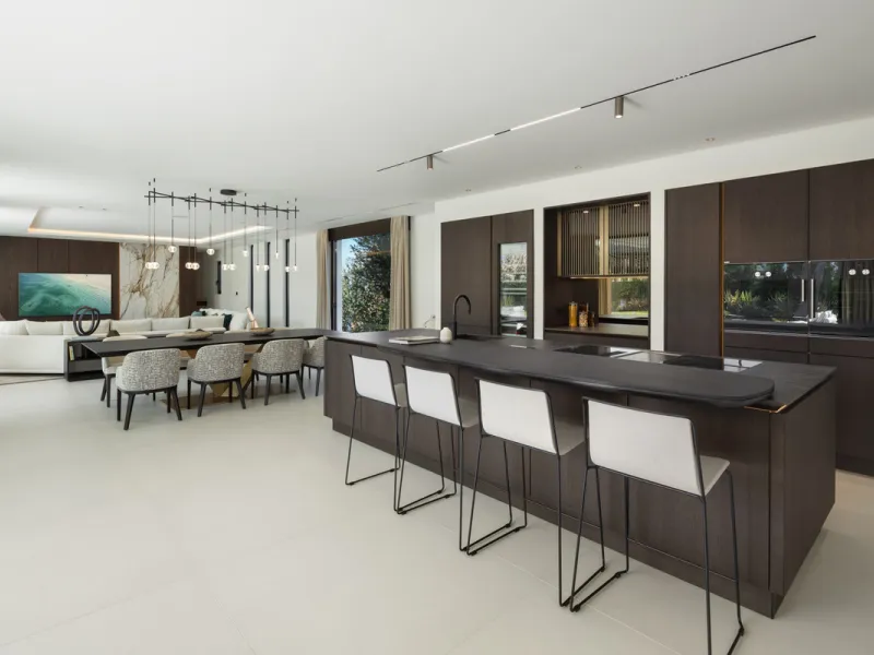 Nestled in the prestigious area of Atalaya de Rio Verde, Nueva Andalucia, Marbella, this luxury villa epitomises elegance and modern living. Boasting an expansive built area of 843m², complemented by a 314m² terrace and set on a generous 1,107m² plot, thi
