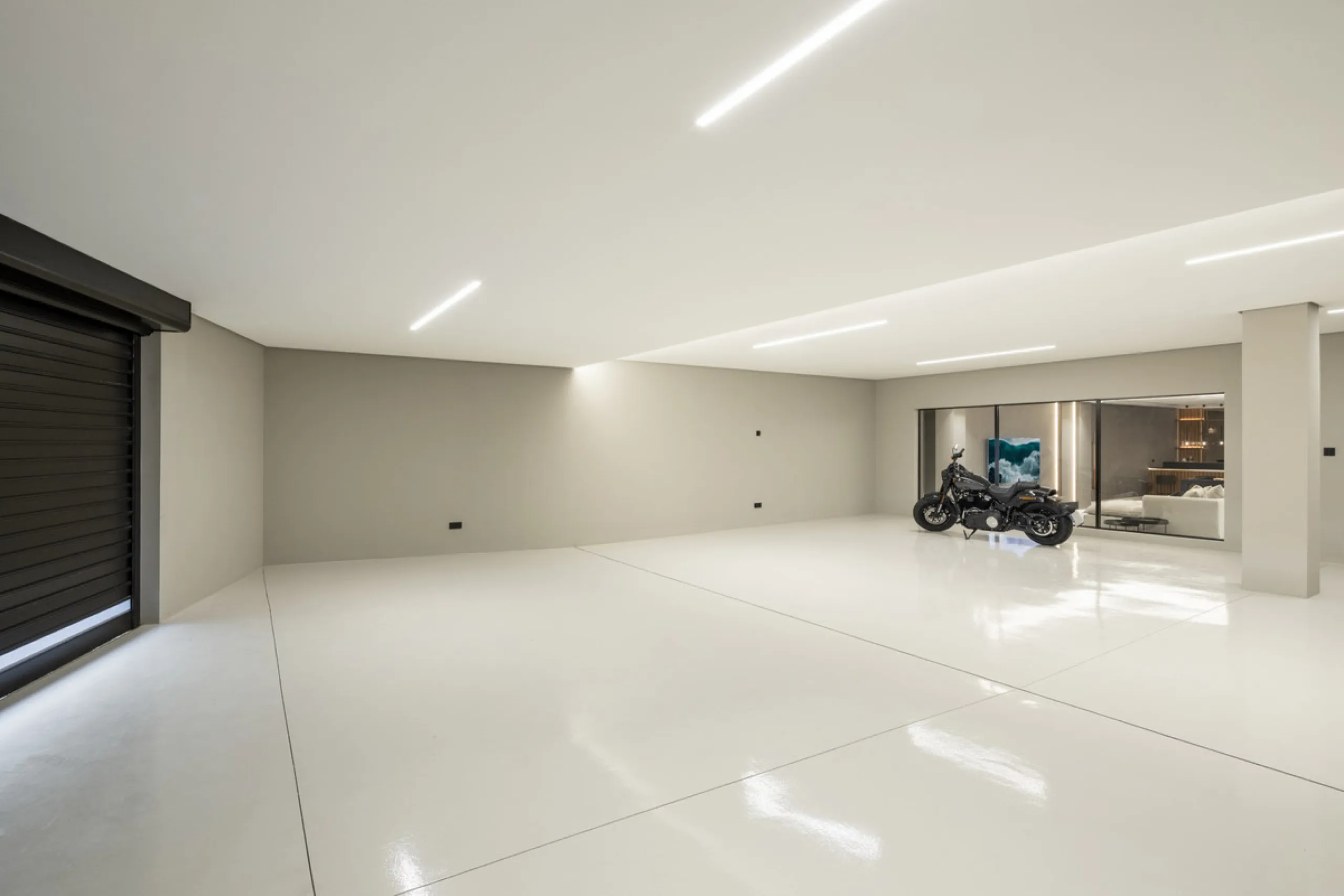 Nestled in the prestigious area of Atalaya de Rio Verde, Nueva Andalucia, Marbella, this luxury villa epitomises elegance and modern living. Boasting an expansive built area of 843m², complemented by a 314m² terrace and set on a generous 1,107m² plot, thi