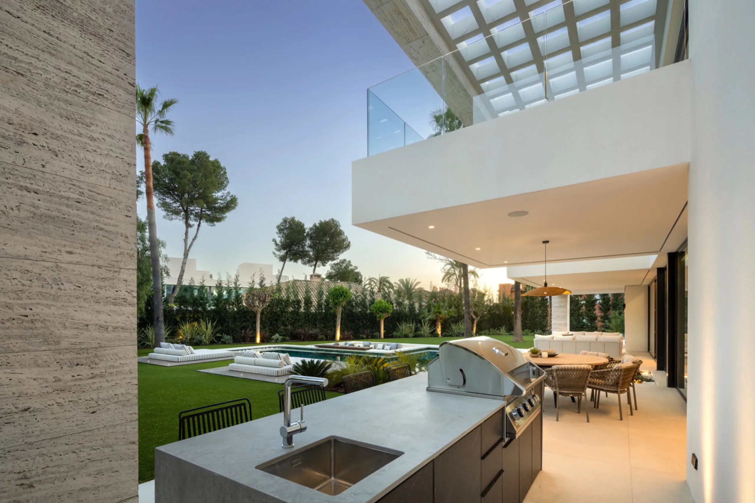 Nestled in the prestigious area of Atalaya de Rio Verde, Nueva Andalucia, Marbella, this luxury villa epitomises elegance and modern living. Boasting an expansive built area of 843m², complemented by a 314m² terrace and set on a generous 1,107m² plot, thi