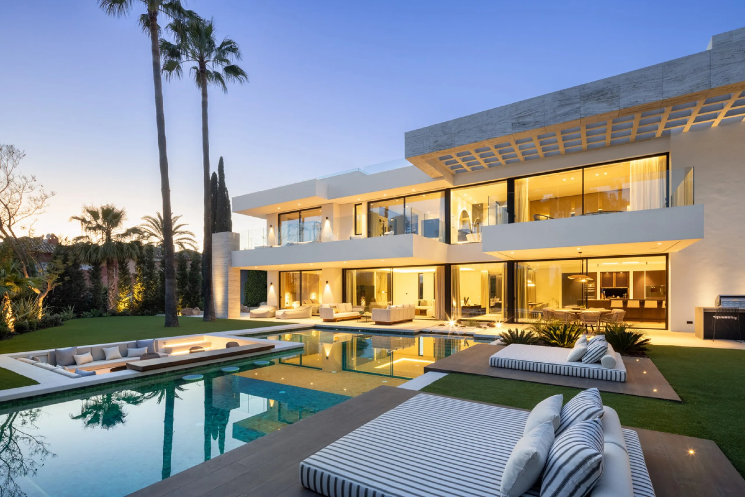 Nestled in the prestigious area of Atalaya de Rio Verde, Nueva Andalucia, Marbella, this luxury villa epitomises elegance and modern living. Boasting an expansive built area of 843m², complemented by a 314m² terrace and set on a generous 1,107m² plot, thi