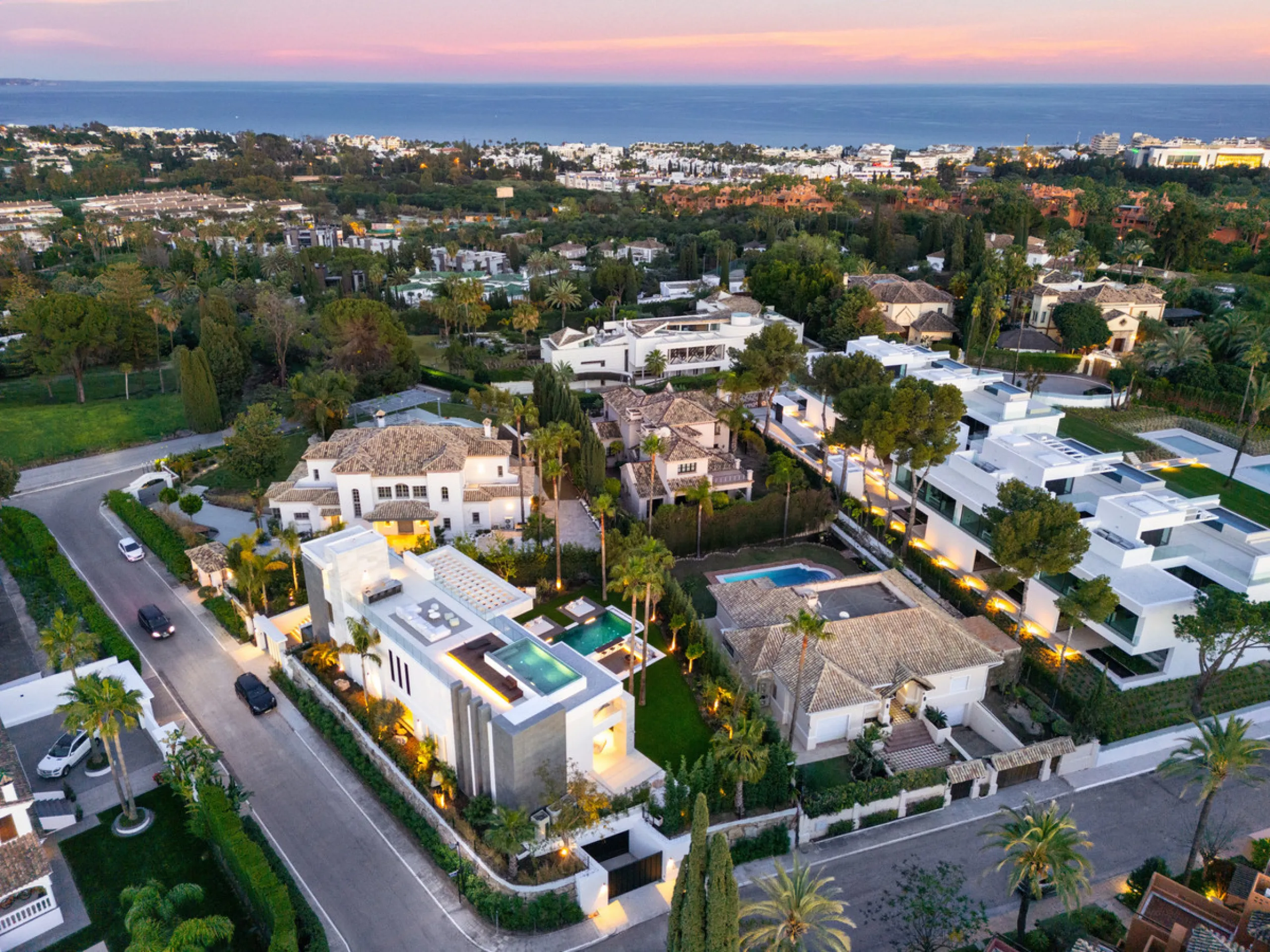 Nestled in the prestigious area of Atalaya de Rio Verde, Nueva Andalucia, Marbella, this luxury villa epitomises elegance and modern living. Boasting an expansive built area of 843m², complemented by a 314m² terrace and set on a generous 1,107m² plot, thi
