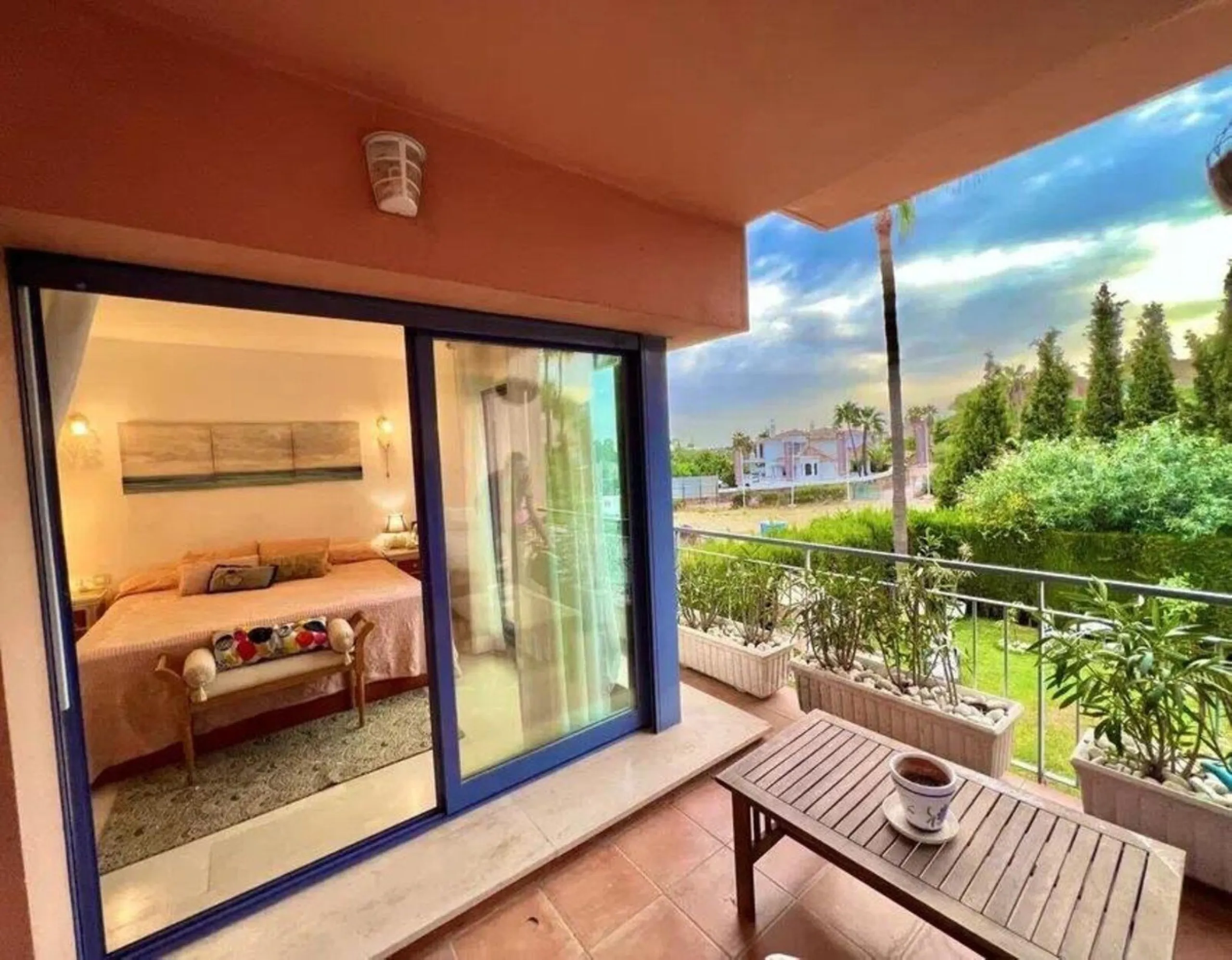 Discover this fantastic 5-bedroom, 3-bathroom townhouse, located in a recently whitewashed residential complex that offers a well-maintained, bright, and distinctly Mediterranean atmosphere.