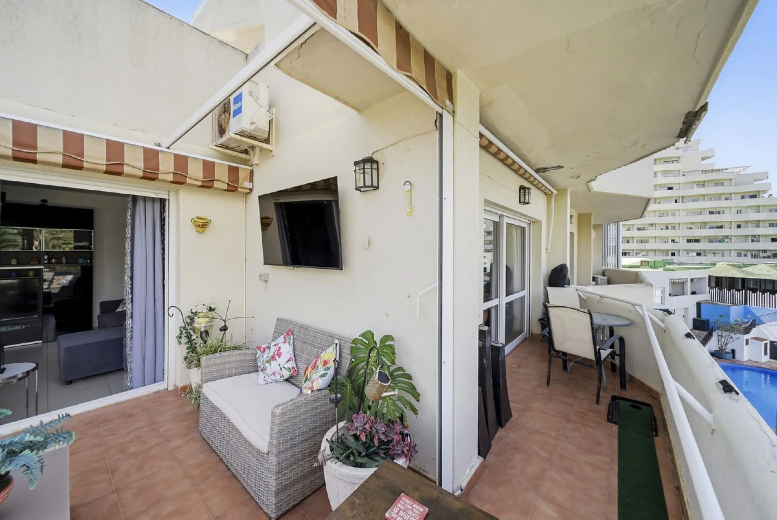 Stunning 1 Bedroom Apartment with Spectacular Sea & Pool Views in the Iconic Benalbeach Complex