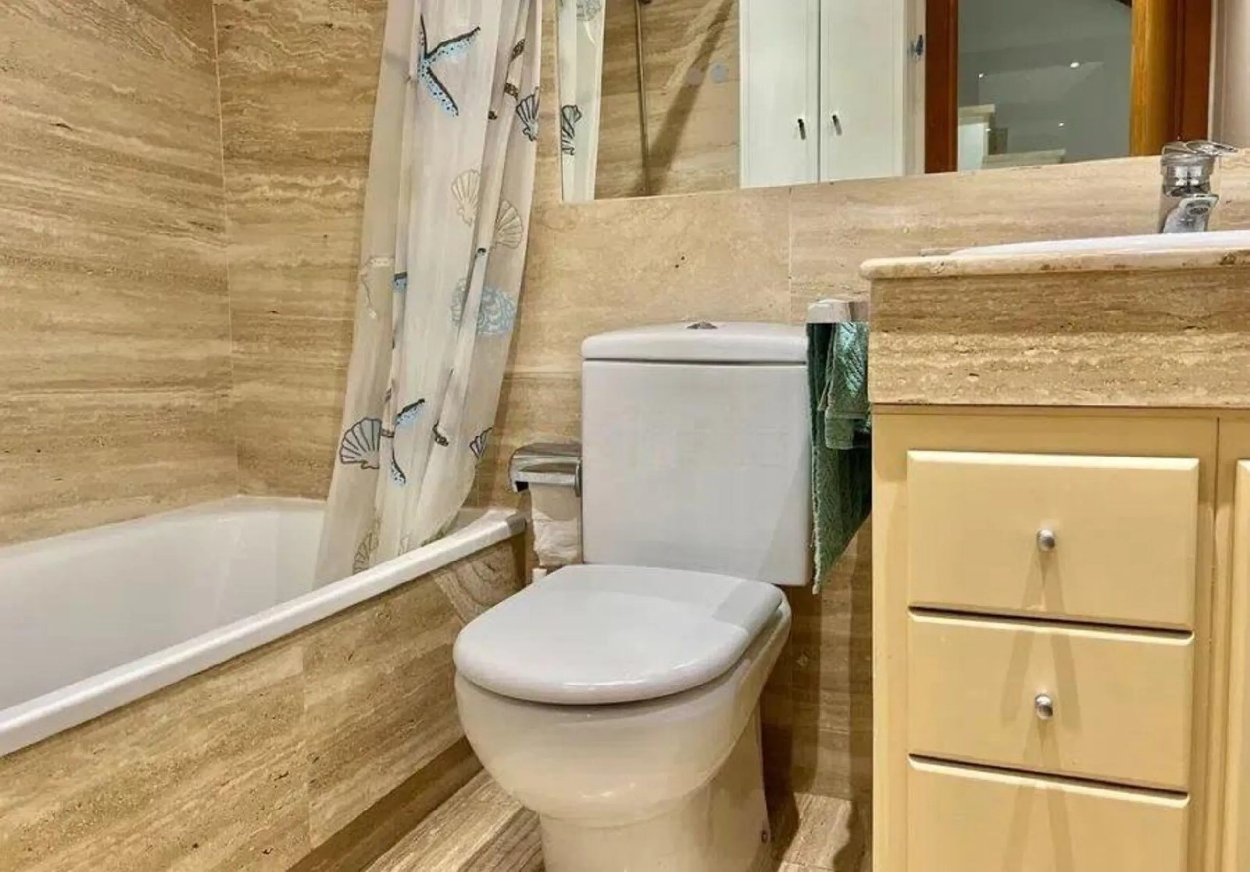 Discover this fantastic 5-bedroom, 3-bathroom townhouse, located in a recently whitewashed residential complex that offers a well-maintained, bright, and distinctly Mediterranean atmosphere.