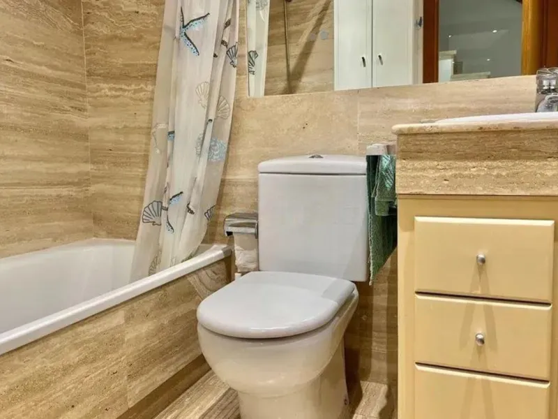 Discover this fantastic 5-bedroom, 3-bathroom townhouse, located in a recently whitewashed residential complex that offers a well-maintained, bright, and distinctly Mediterranean atmosphere.