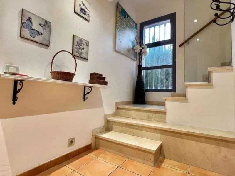 Discover this fantastic 5-bedroom, 3-bathroom townhouse, located in a recently whitewashed residential complex that offers a well-maintained, bright, and distinctly Mediterranean atmosphere.
