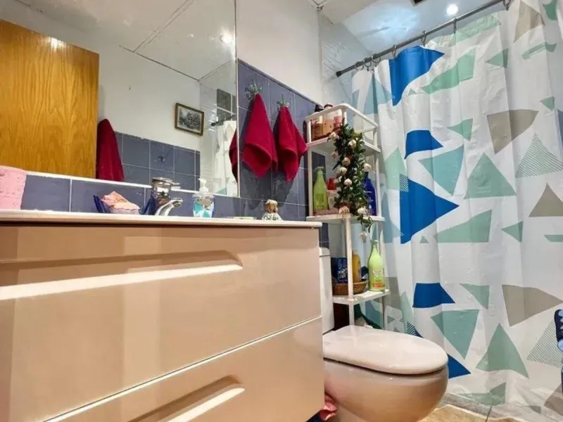 Discover this fantastic 5-bedroom, 3-bathroom townhouse, located in a recently whitewashed residential complex that offers a well-maintained, bright, and distinctly Mediterranean atmosphere.