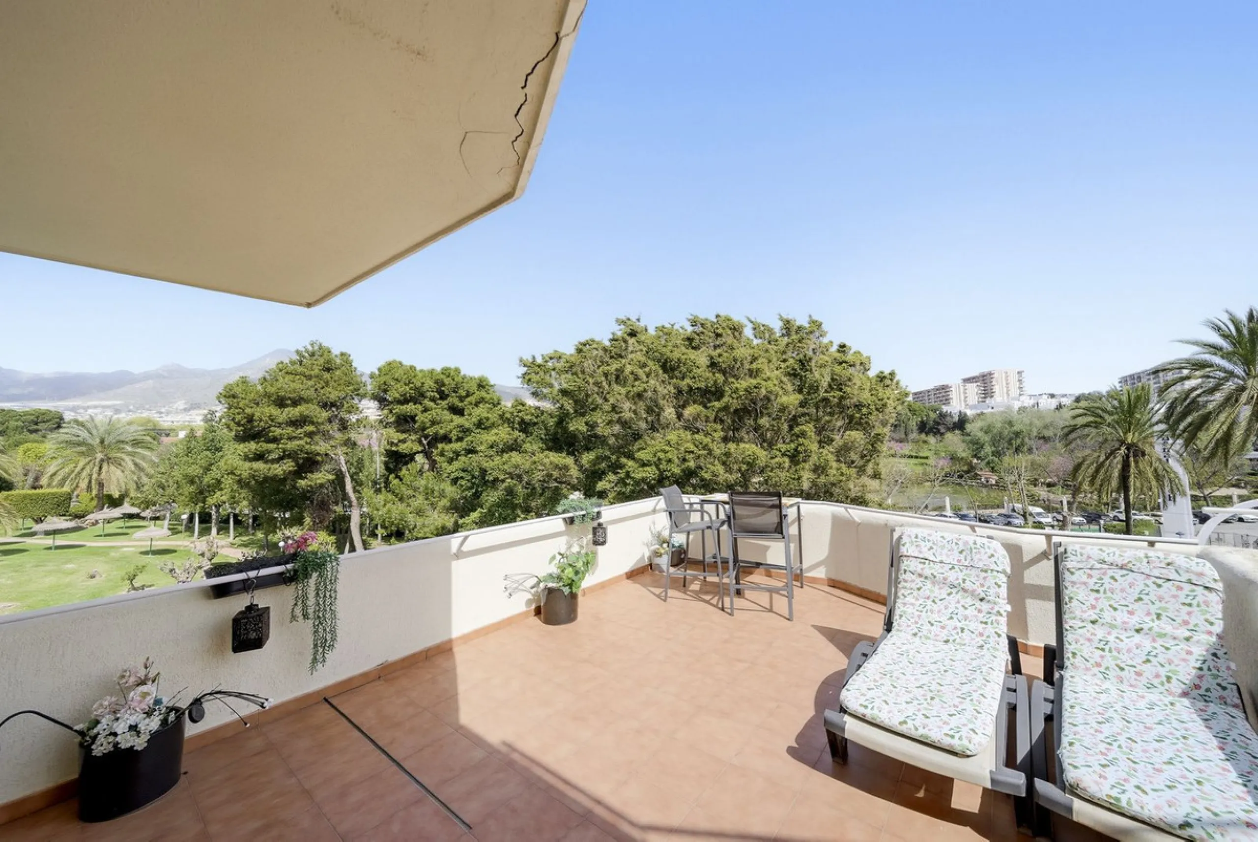 Stunning 1 Bedroom Apartment with Spectacular Sea & Pool Views in the Iconic Benalbeach Complex