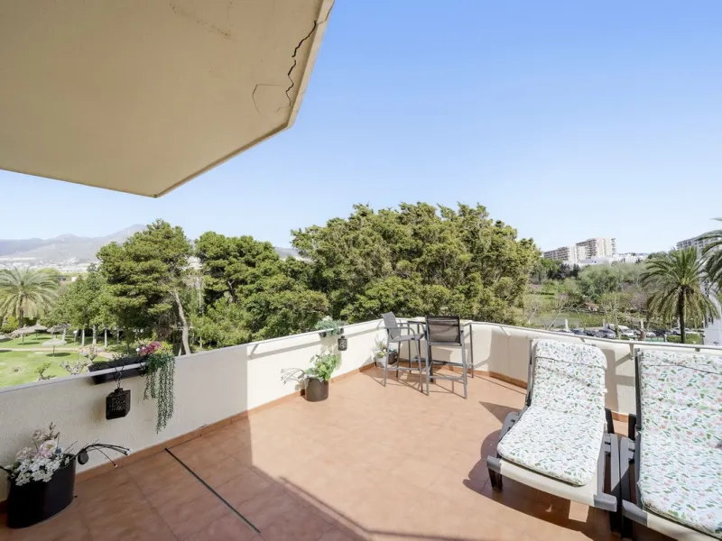 Stunning 1 Bedroom Apartment with Spectacular Sea & Pool Views in the Iconic Benalbeach Complex