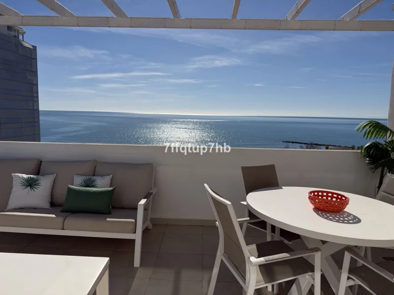 Apartment - Penthouse в продаже в Estepona, Málaga. В доме 3 спален и 2 ванных комнат. Площадь дома 111 м²
