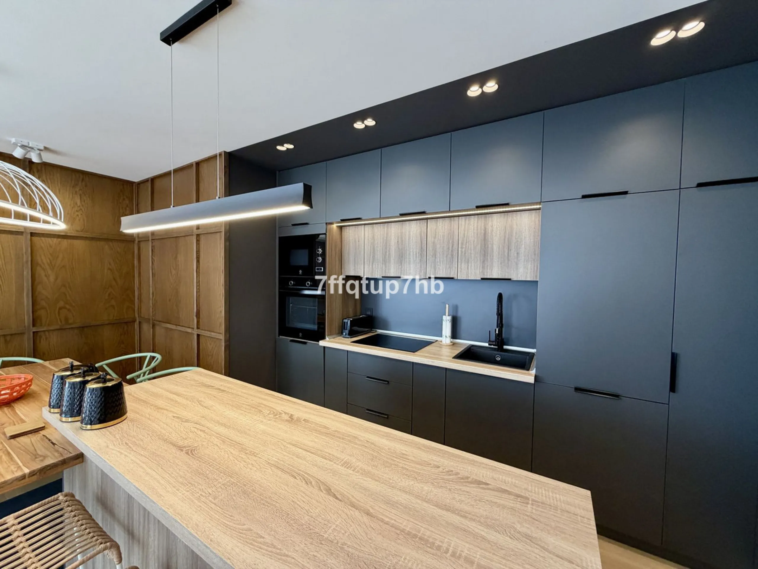 Apartment - Penthouse в продаже в Estepona, Málaga. В доме 3 спален и 2 ванных комнат. Площадь дома 111 м²