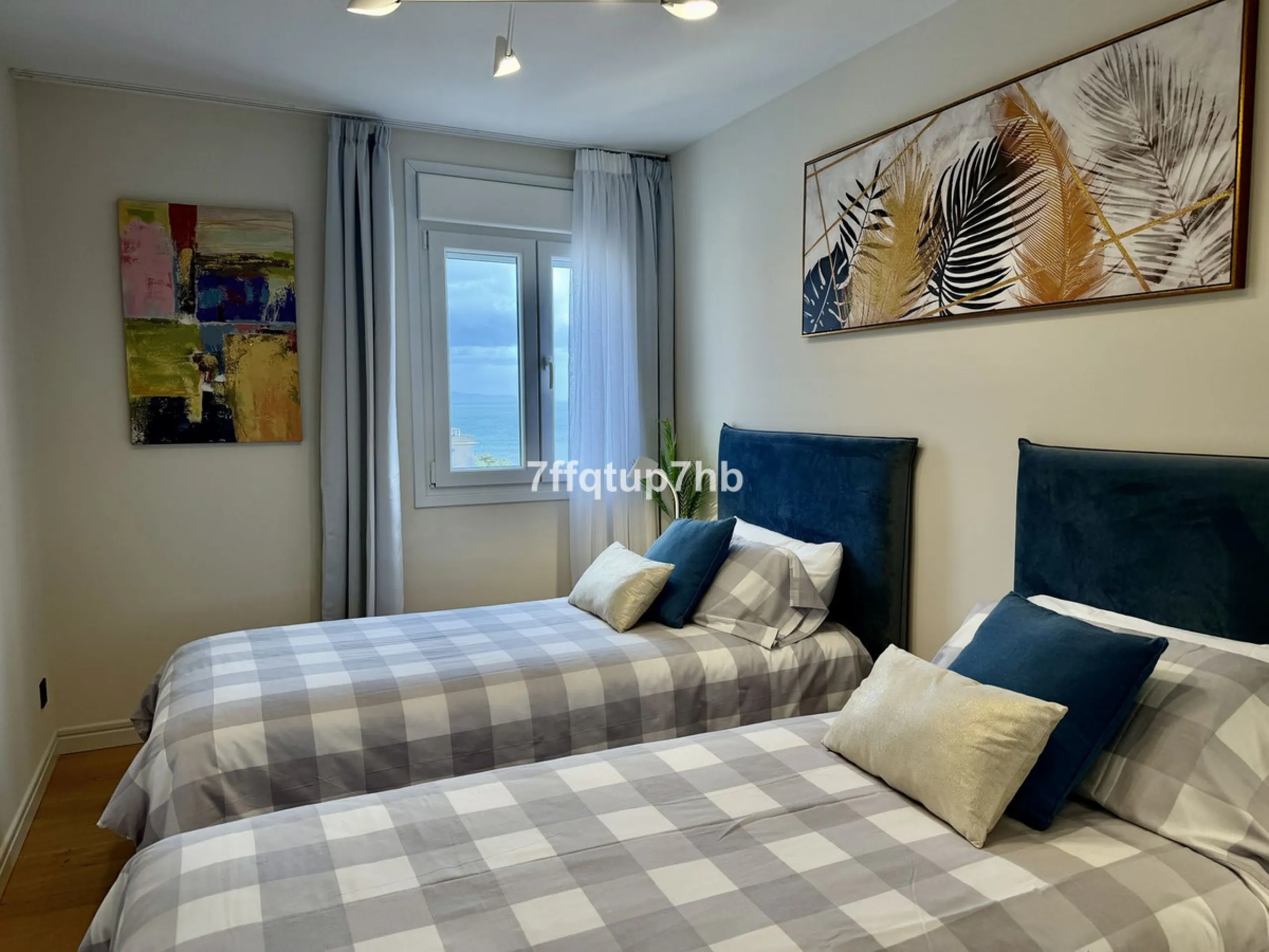Apartment - Penthouse в продаже в Estepona, Málaga. В доме 3 спален и 2 ванных комнат. Площадь дома 111 м²