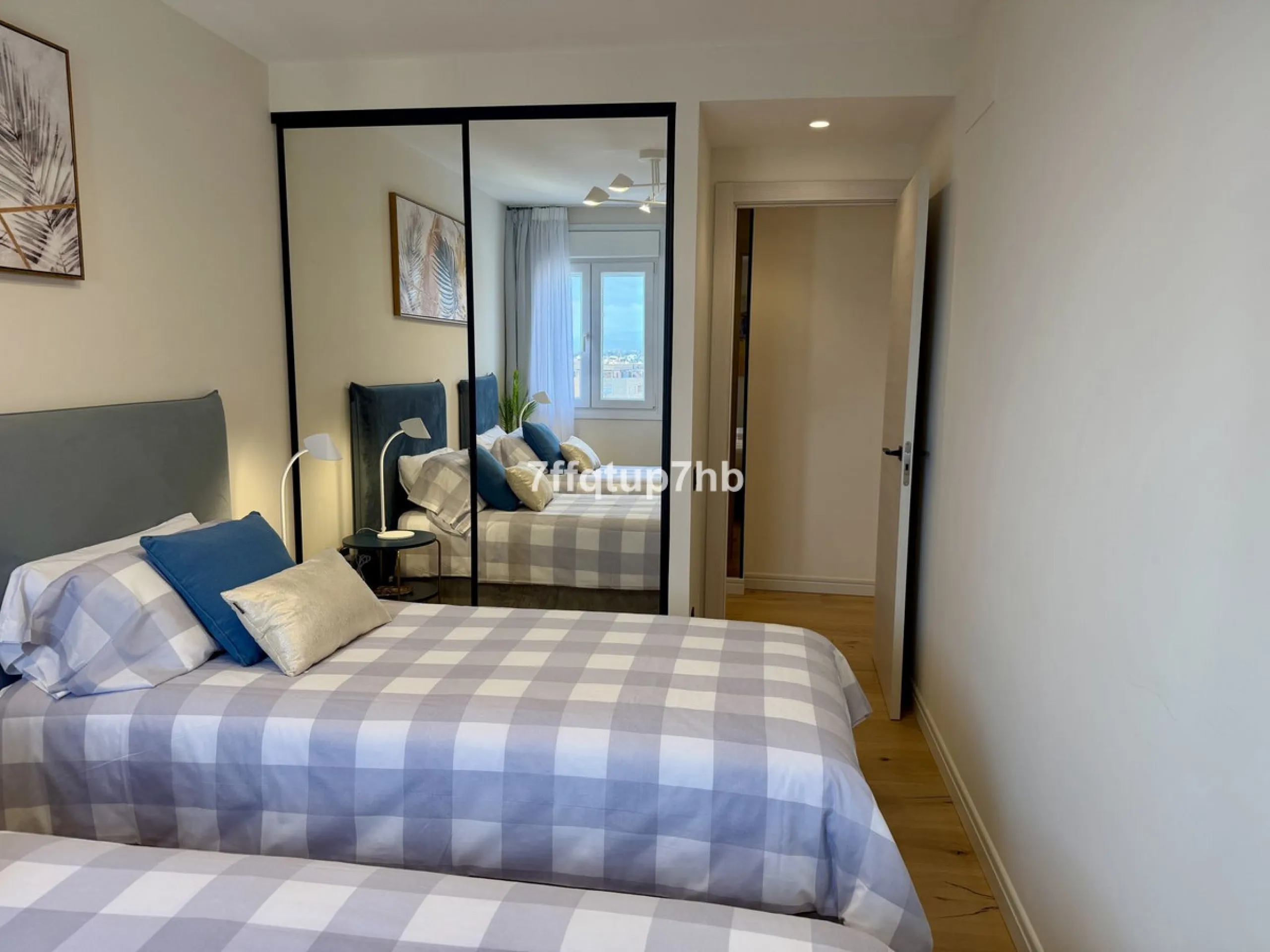 Apartment - Penthouse в продаже в Estepona, Málaga. В доме 3 спален и 2 ванных комнат. Площадь дома 111 м²
