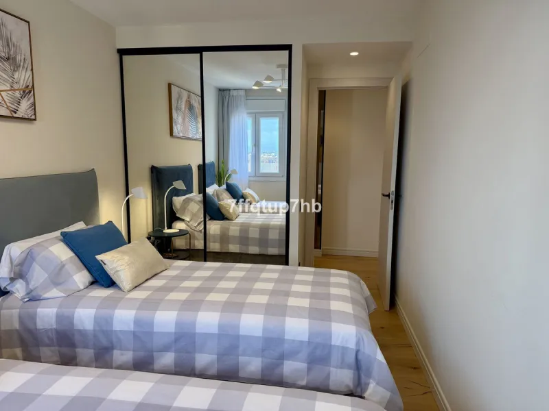 Apartment - Penthouse в продаже в Estepona, Málaga. В доме 3 спален и 2 ванных комнат. Площадь дома 111 м²