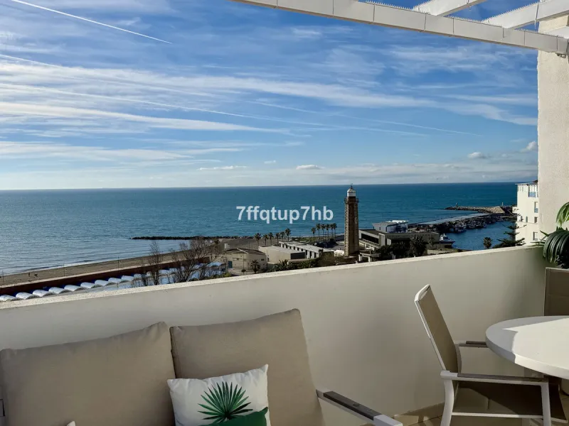Apartment - Penthouse в продаже в Estepona, Málaga. В доме 3 спален и 2 ванных комнат. Площадь дома 111 м²