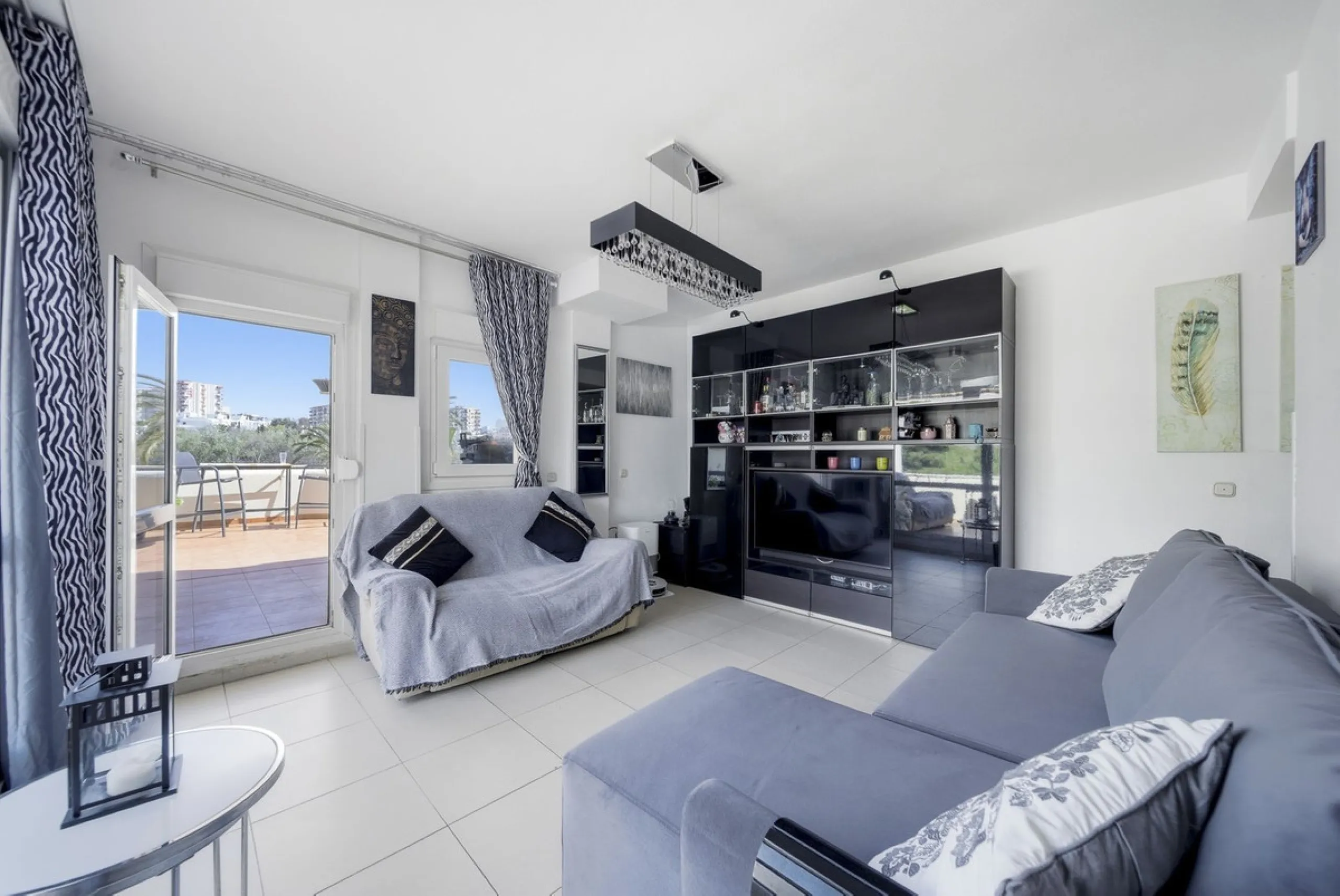 Stunning 1 Bedroom Apartment with Spectacular Sea & Pool Views in the Iconic Benalbeach Complex