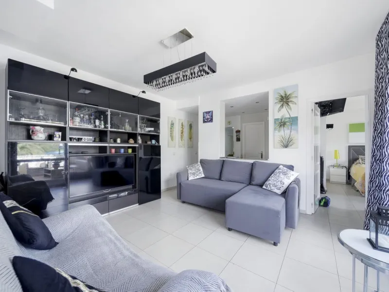 Stunning 1 Bedroom Apartment with Spectacular Sea & Pool Views in the Iconic Benalbeach Complex