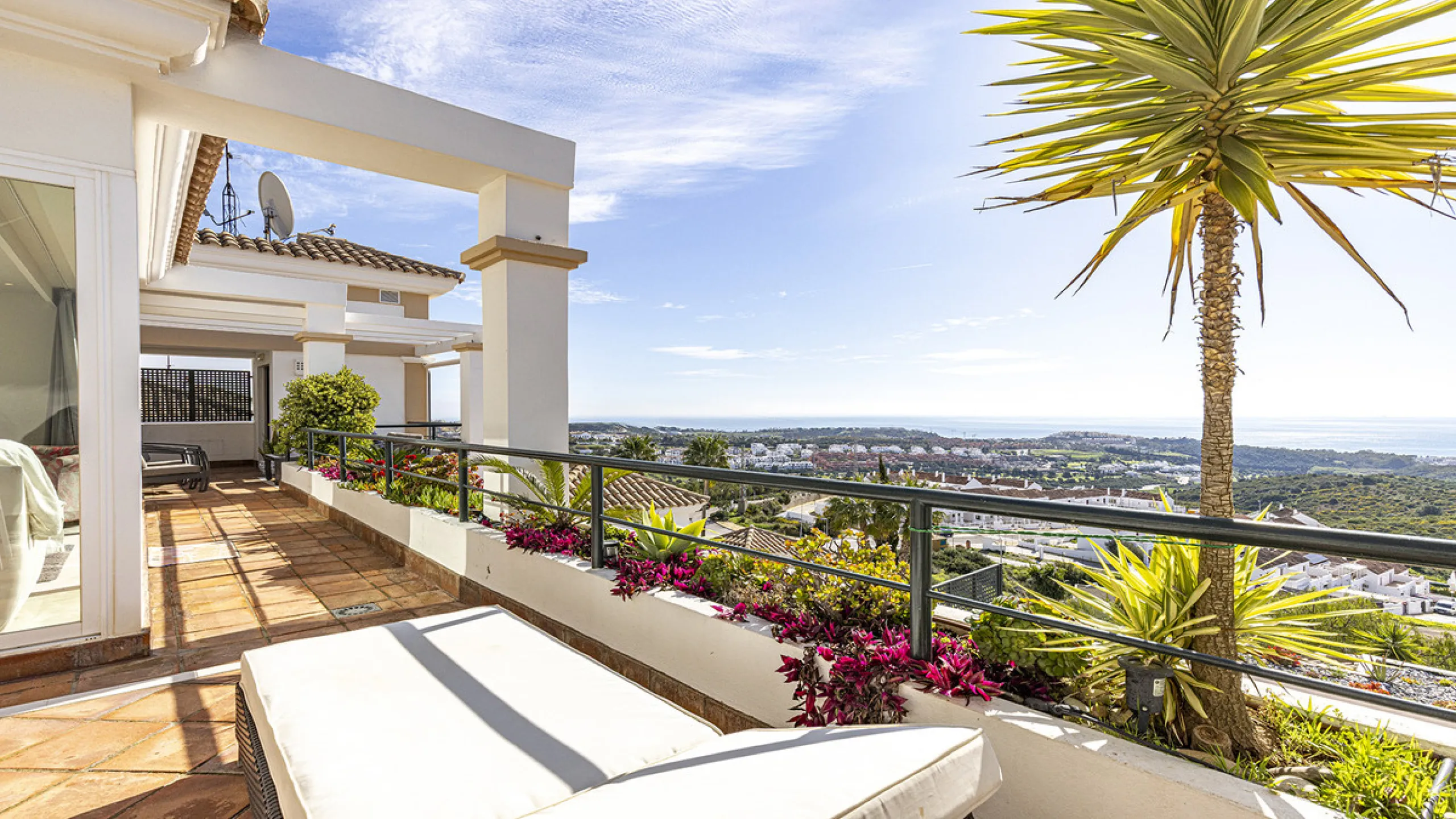 Apartment - Penthouse в продаже в Casares, Málaga. В доме 3 спален и 3 ванных комнат. Площадь дома 179 м²