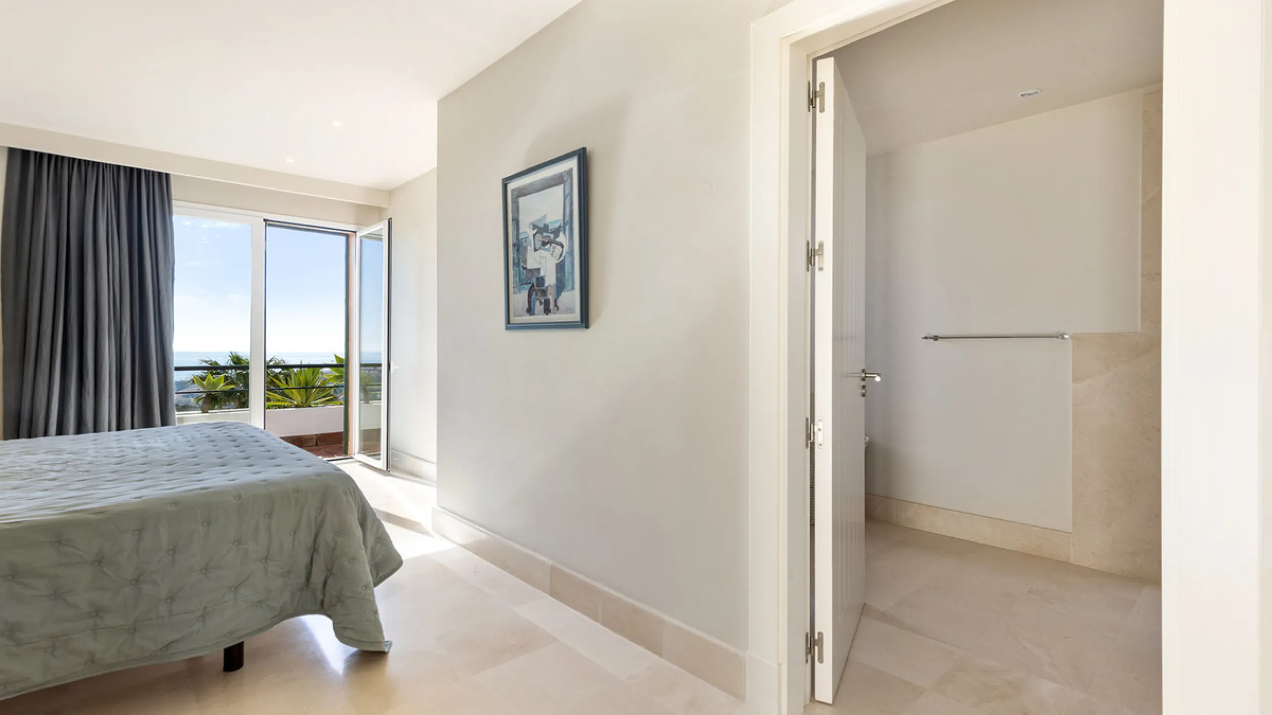Apartment - Penthouse в продаже в Casares, Málaga. В доме 3 спален и 3 ванных комнат. Площадь дома 179 м²