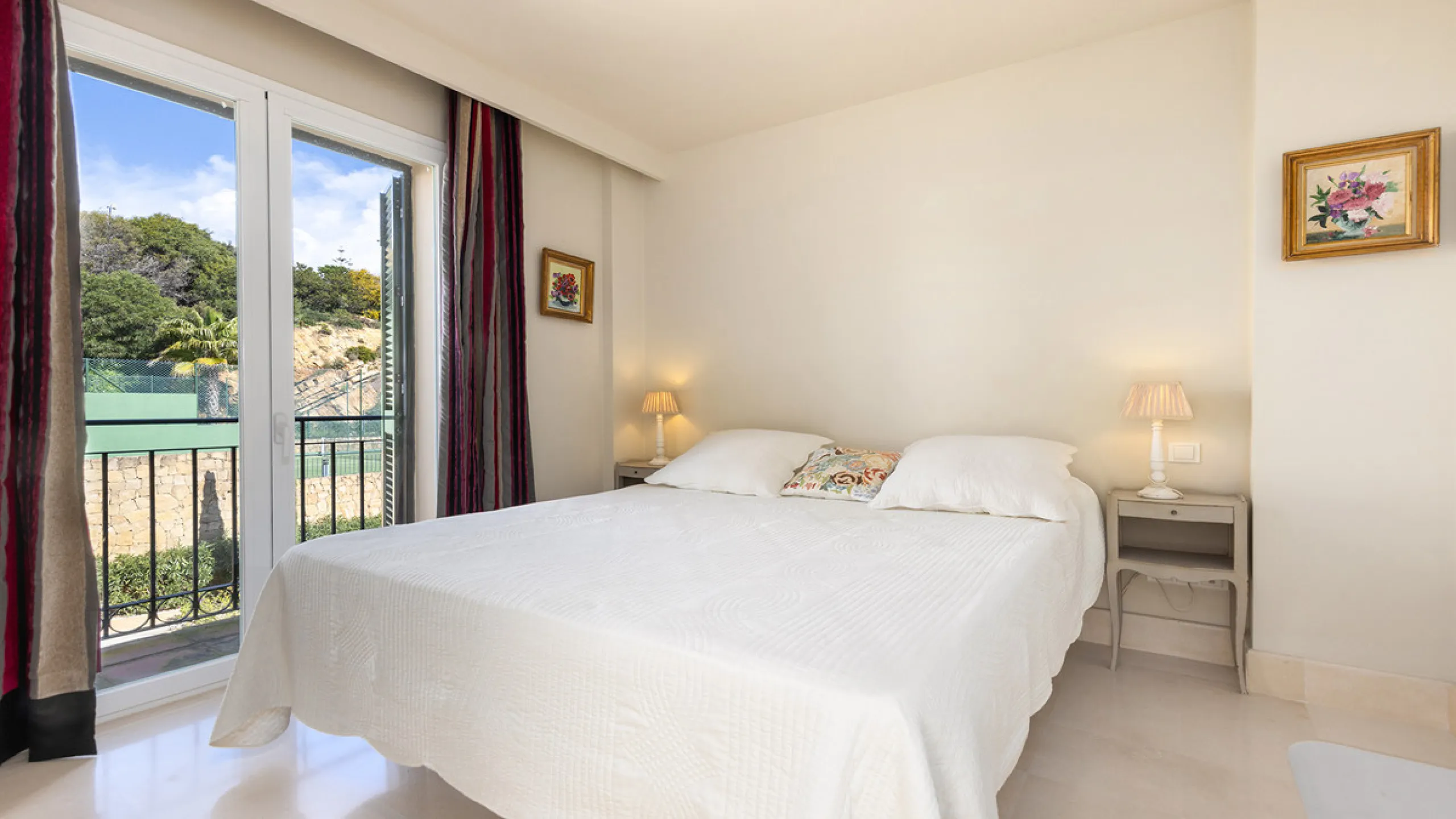 Apartment - Penthouse в продаже в Casares, Málaga. В доме 3 спален и 3 ванных комнат. Площадь дома 179 м²