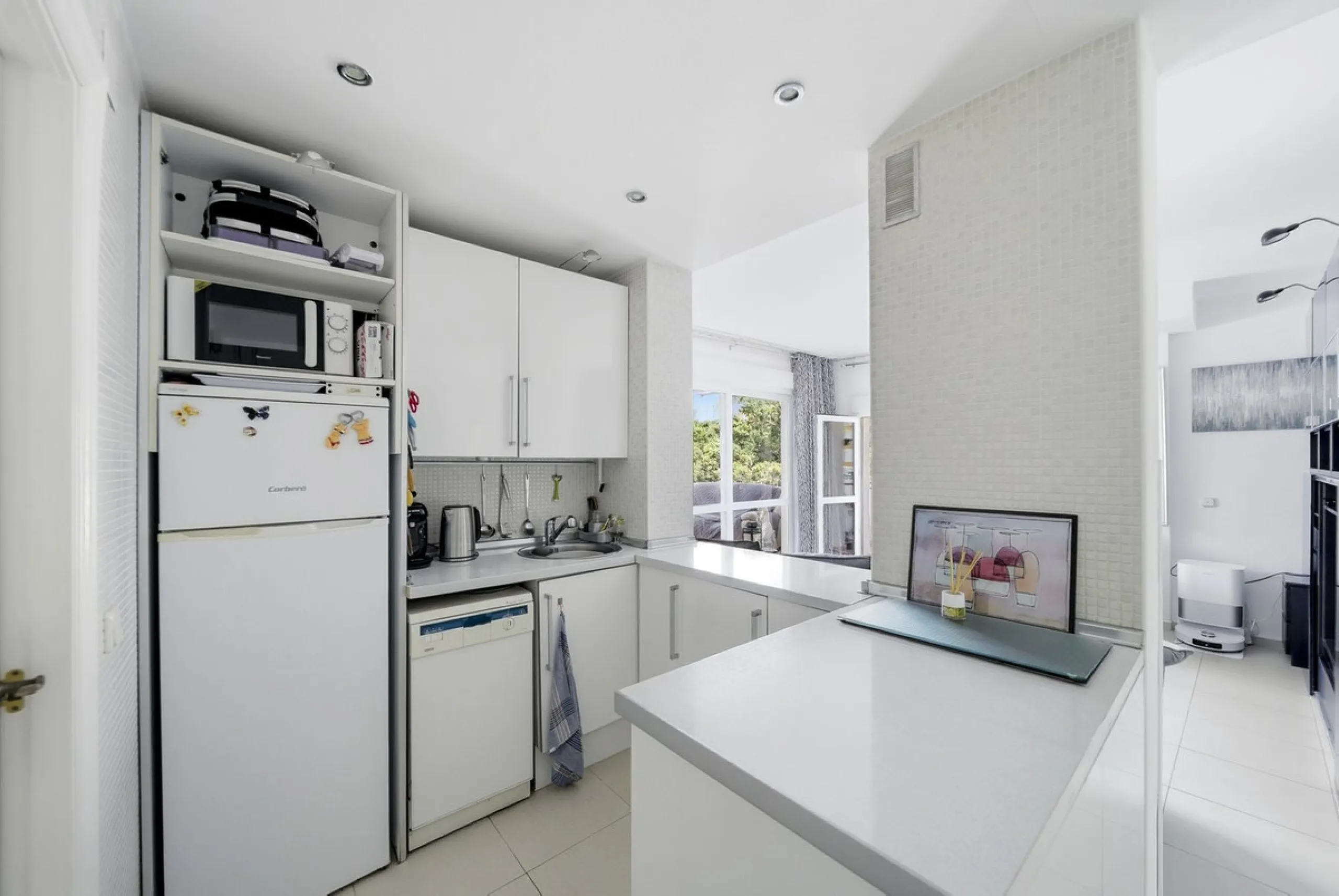 Stunning 1 Bedroom Apartment with Spectacular Sea & Pool Views in the Iconic Benalbeach Complex