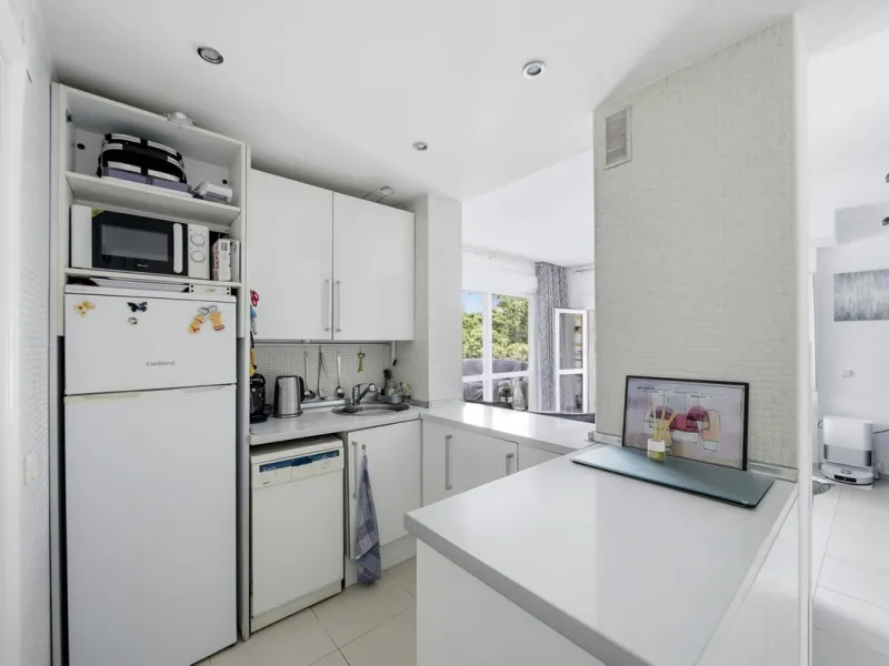 Stunning 1 Bedroom Apartment with Spectacular Sea & Pool Views in the Iconic Benalbeach Complex