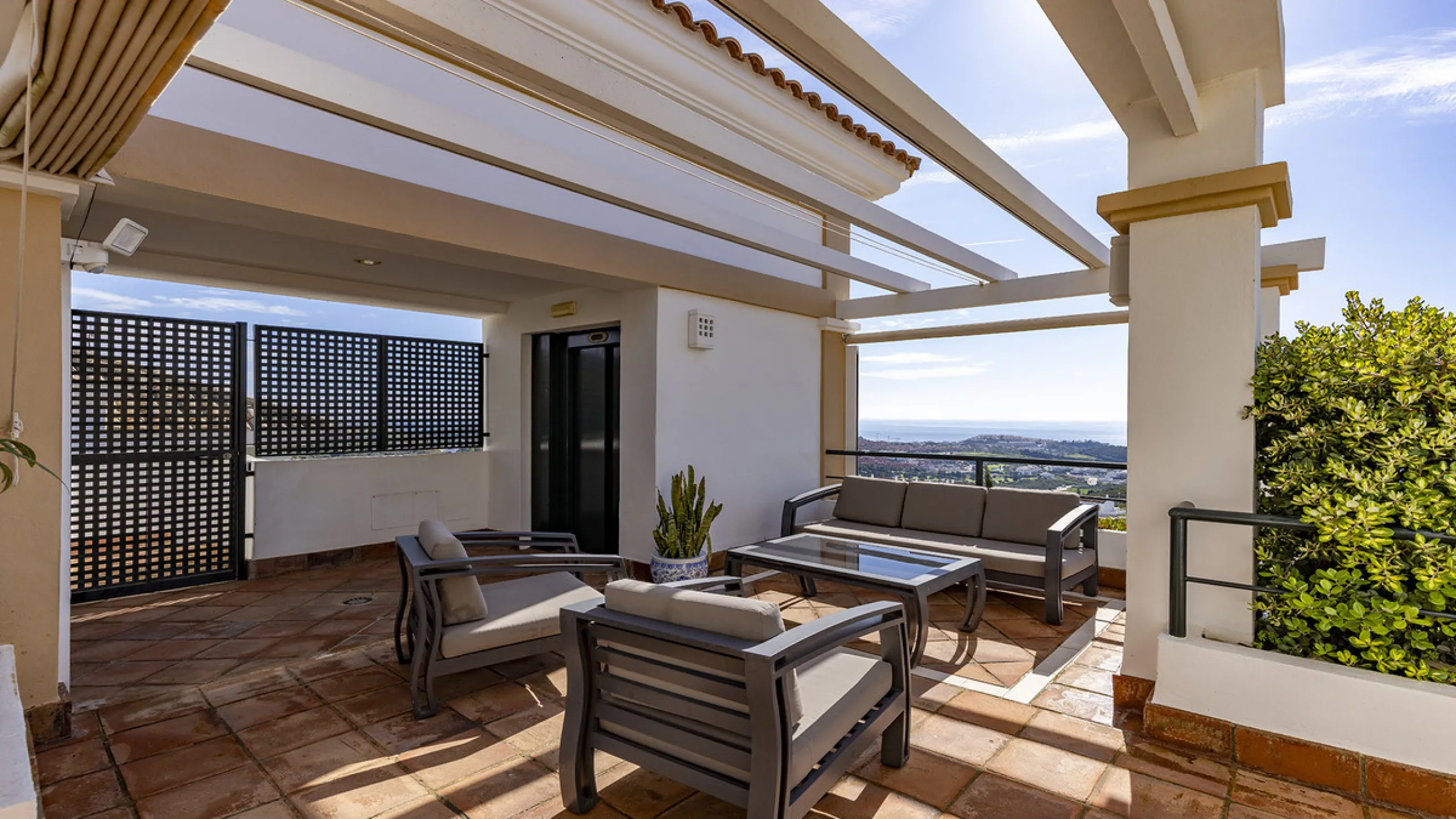 Apartment - Penthouse в продаже в Casares, Málaga. В доме 3 спален и 3 ванных комнат. Площадь дома 179 м²