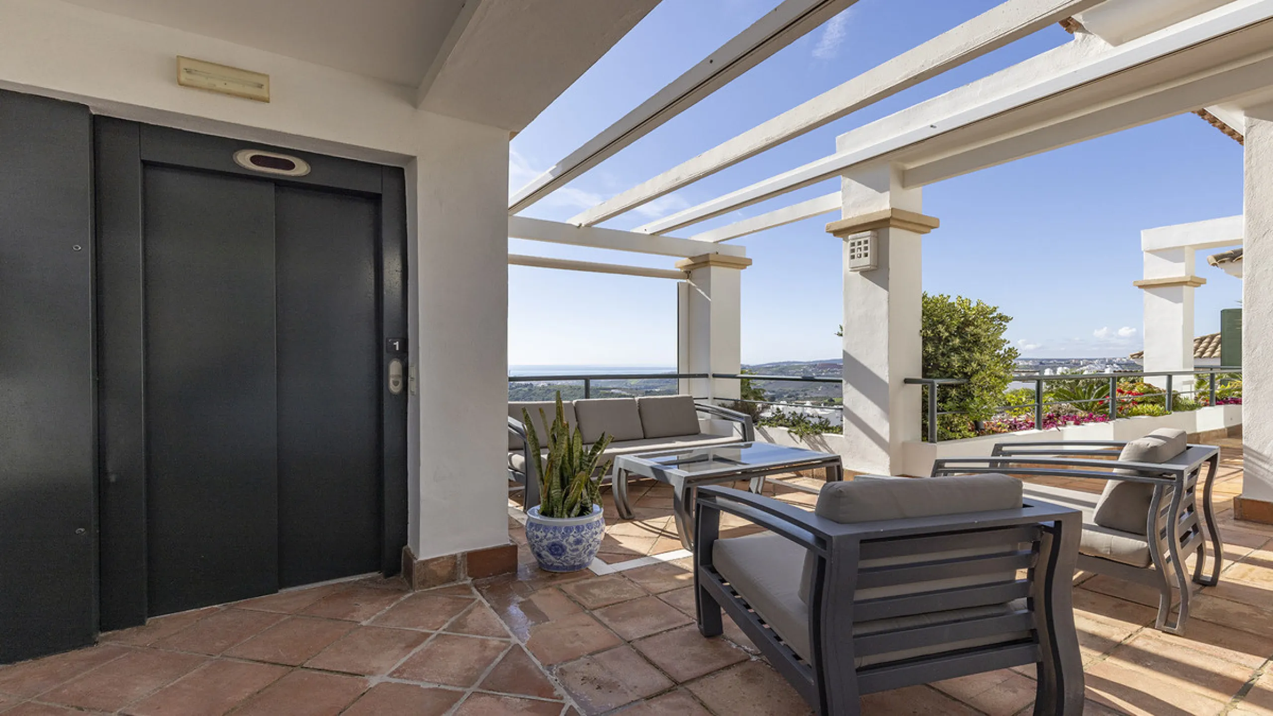 Apartment - Penthouse в продаже в Casares, Málaga. В доме 3 спален и 3 ванных комнат. Площадь дома 179 м²