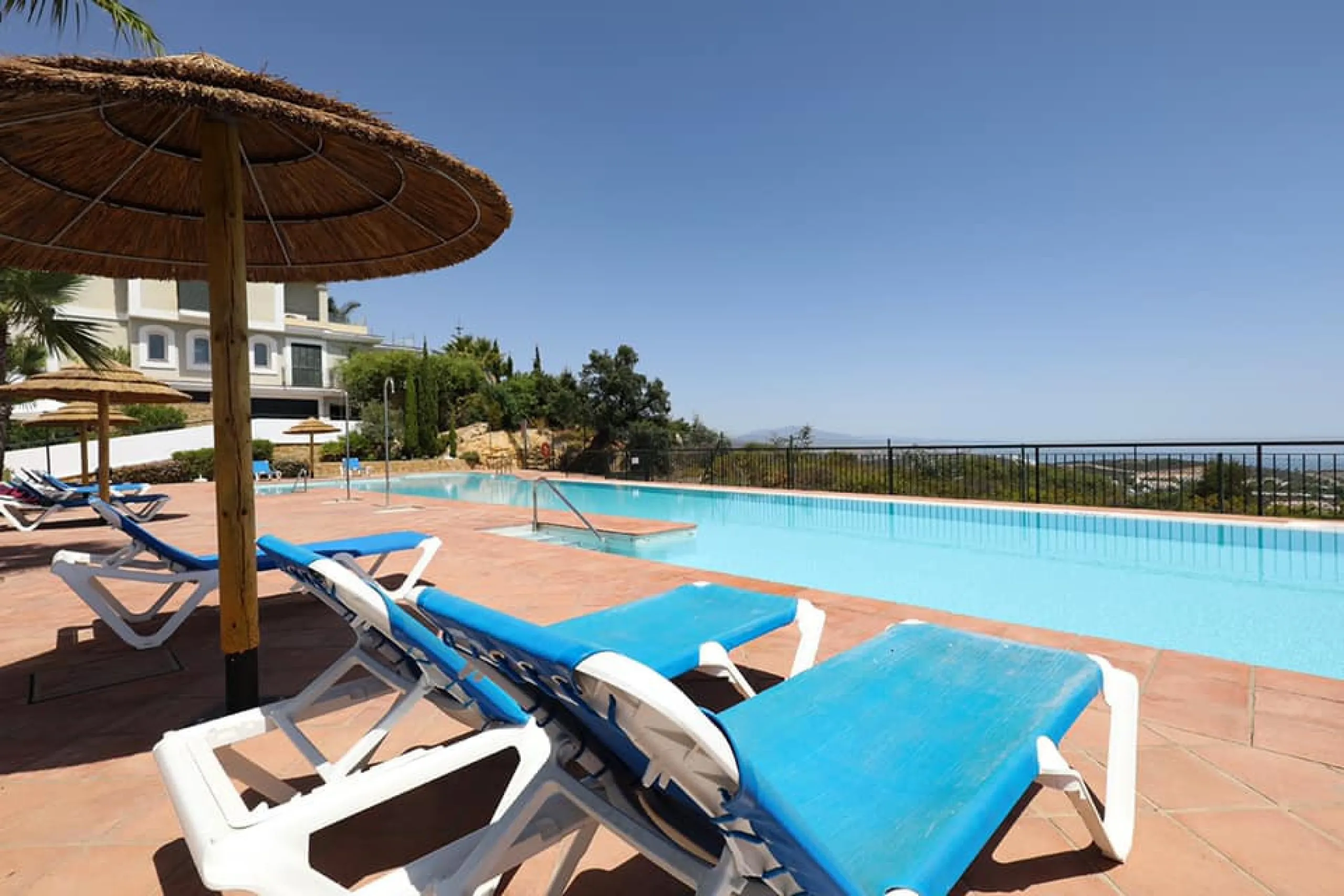 Apartment - Penthouse в продаже в Casares, Málaga. В доме 3 спален и 3 ванных комнат. Площадь дома 179 м²