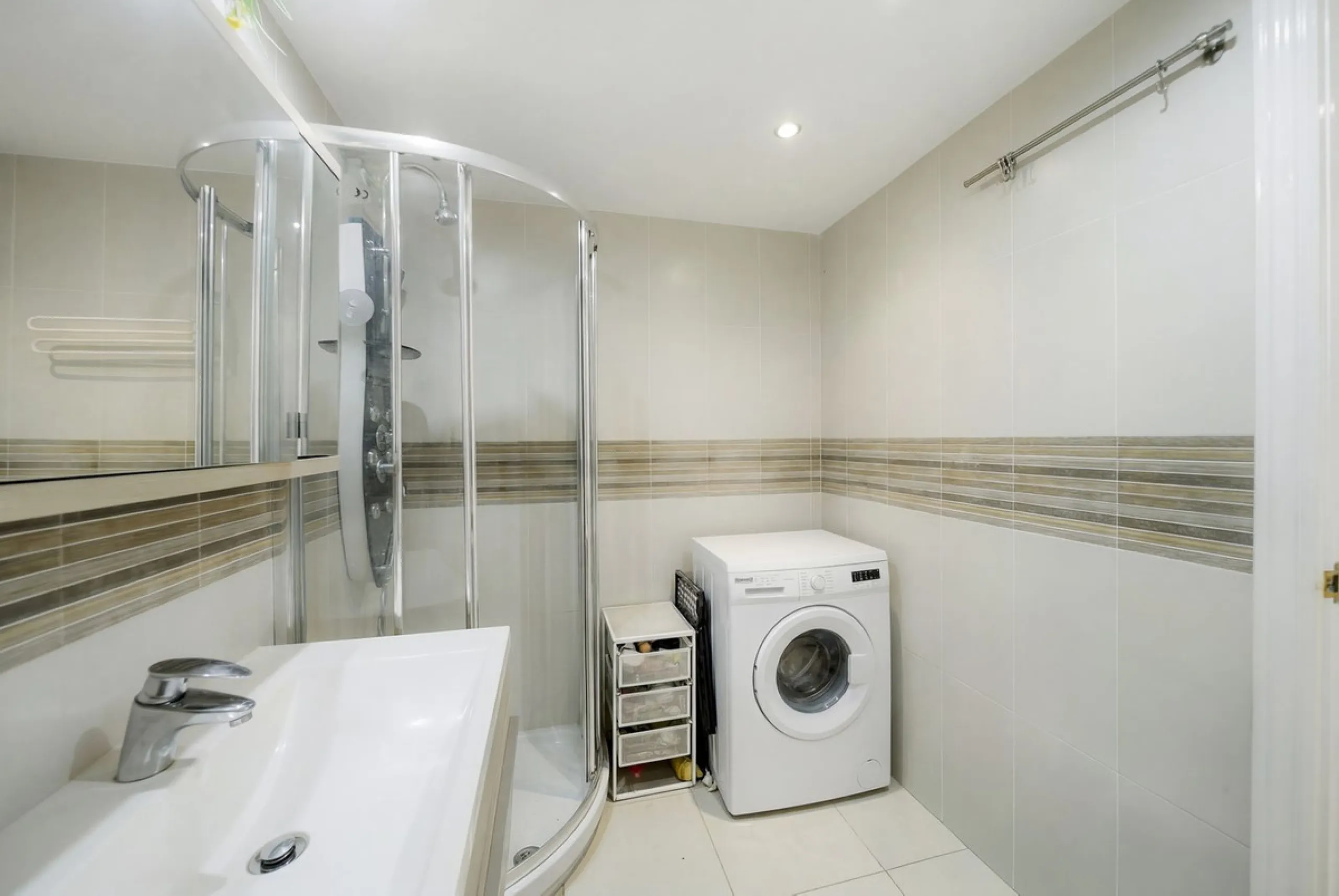 Stunning 1 Bedroom Apartment with Spectacular Sea & Pool Views in the Iconic Benalbeach Complex
