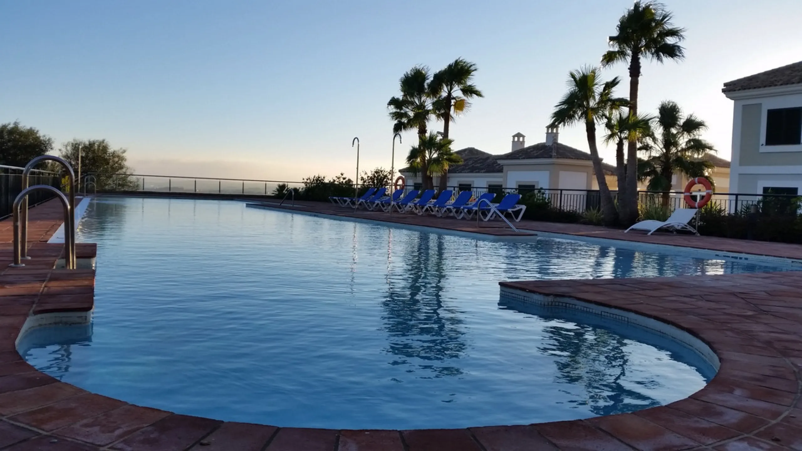Apartment - Penthouse в продаже в Casares, Málaga. В доме 3 спален и 3 ванных комнат. Площадь дома 179 м²