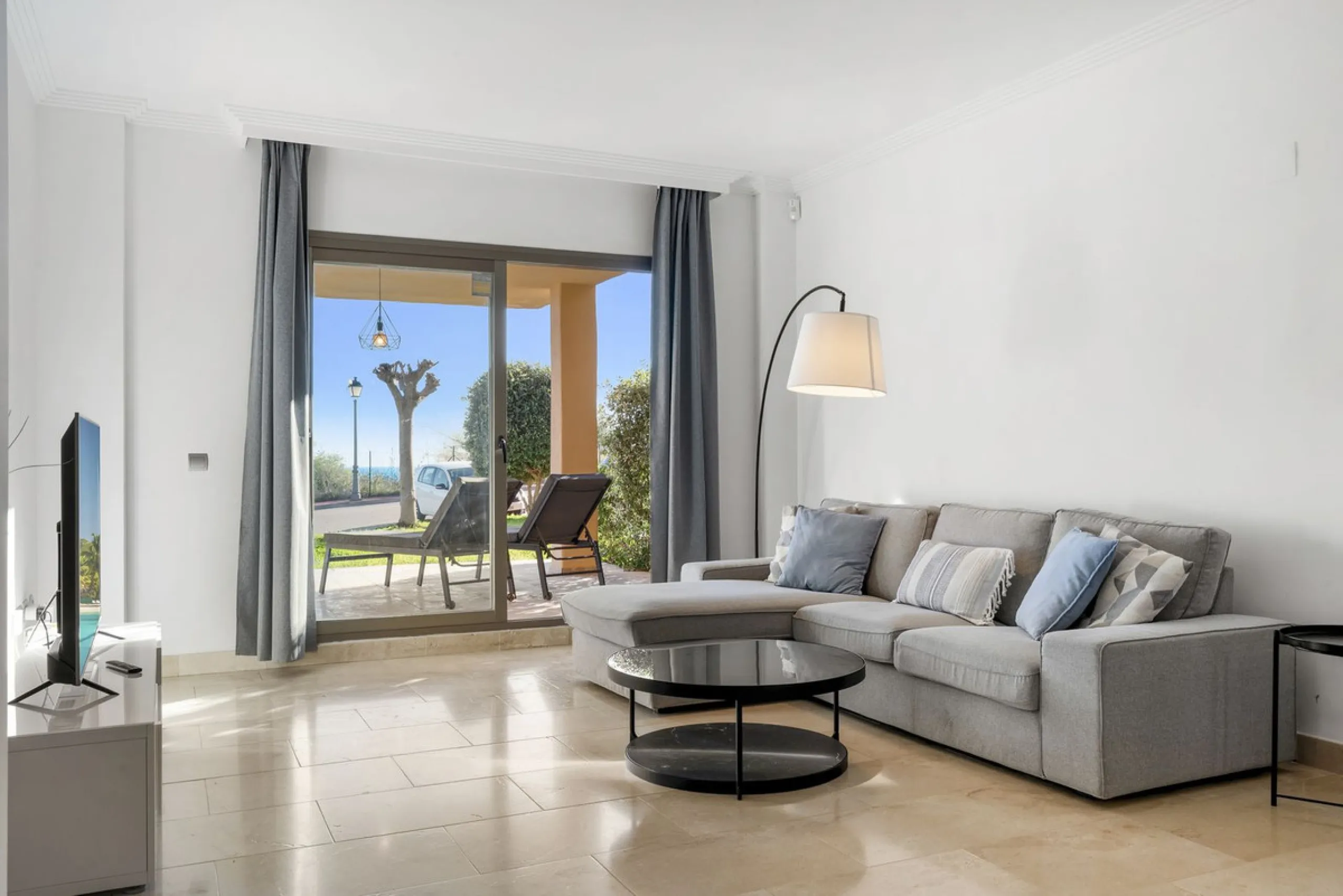 We are proud to present this luxurious ground-floor apartment, located within an exclusive gated and secure community renowned for its abundance of swimming pools and beautifully maintained green spaces.