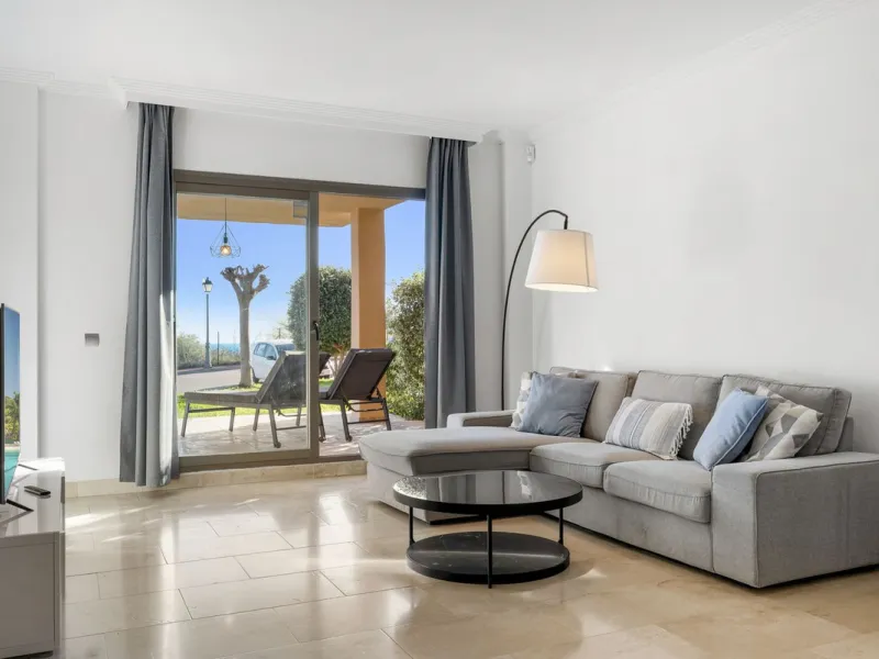 We are proud to present this luxurious ground-floor apartment, located within an exclusive gated and secure community renowned for its abundance of swimming pools and beautifully maintained green spaces.