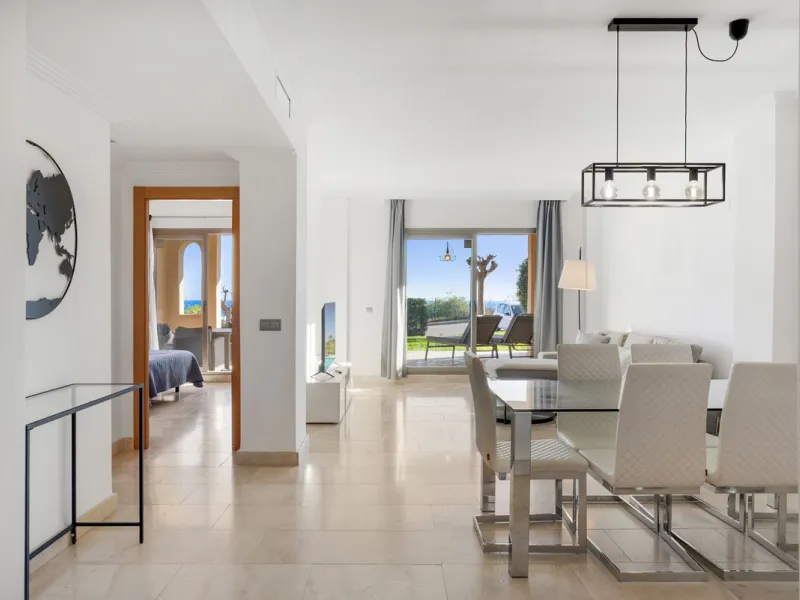We are proud to present this luxurious ground-floor apartment, located within an exclusive gated and secure community renowned for its abundance of swimming pools and beautifully maintained green spaces.