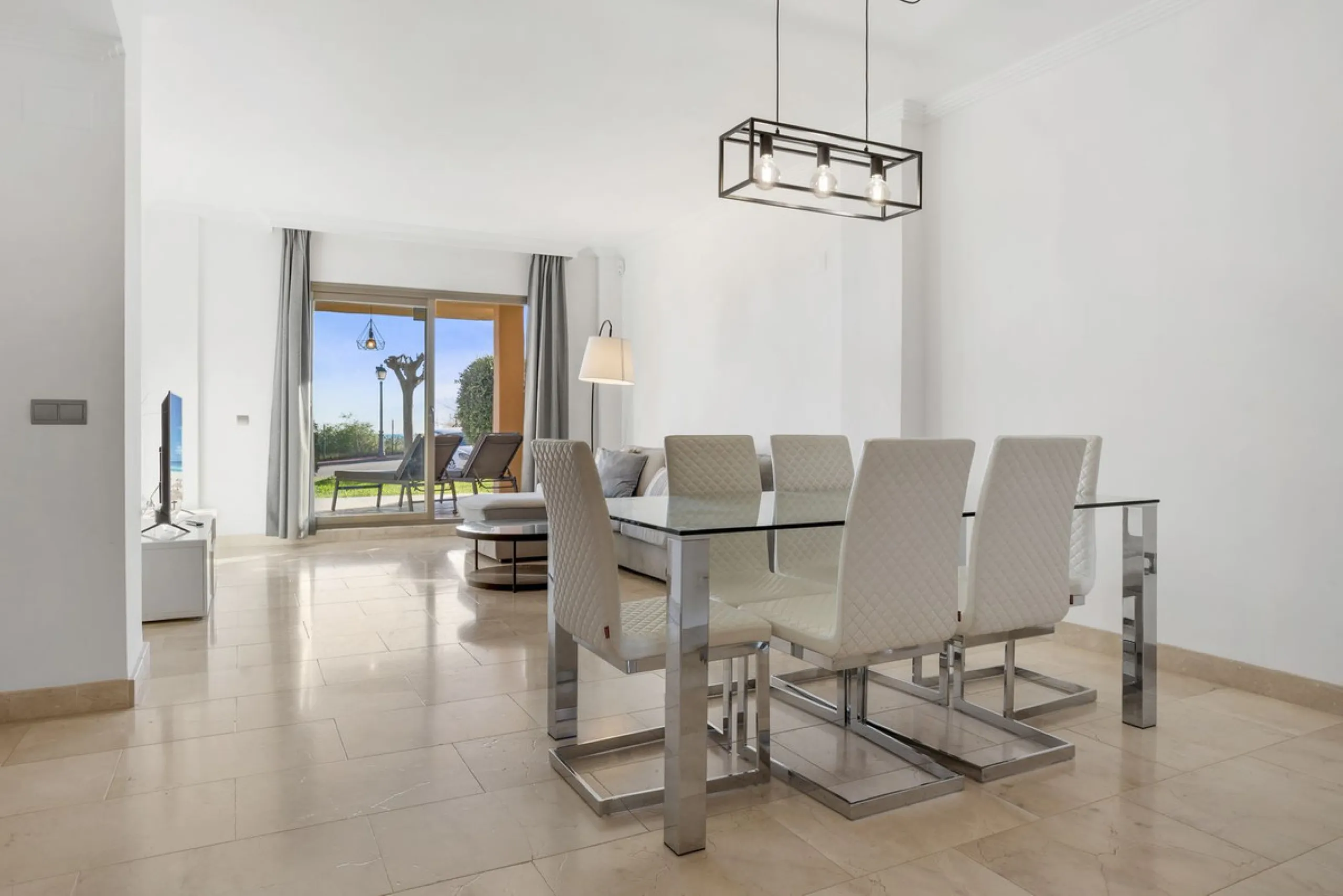 We are proud to present this luxurious ground-floor apartment, located within an exclusive gated and secure community renowned for its abundance of swimming pools and beautifully maintained green spaces.
