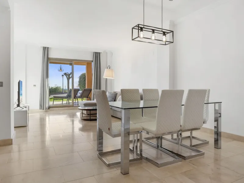 We are proud to present this luxurious ground-floor apartment, located within an exclusive gated and secure community renowned for its abundance of swimming pools and beautifully maintained green spaces.