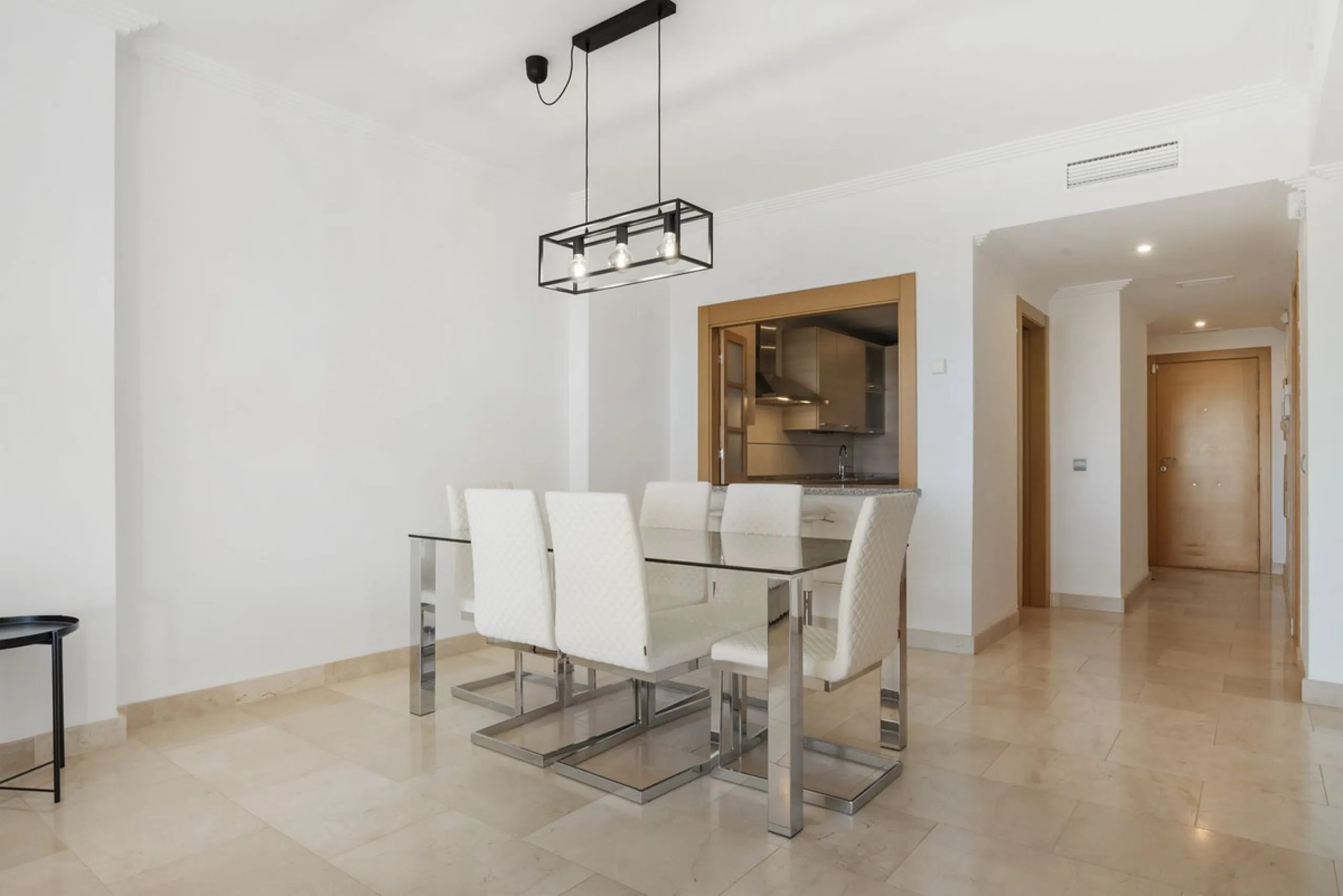 We are proud to present this luxurious ground-floor apartment, located within an exclusive gated and secure community renowned for its abundance of swimming pools and beautifully maintained green spaces.