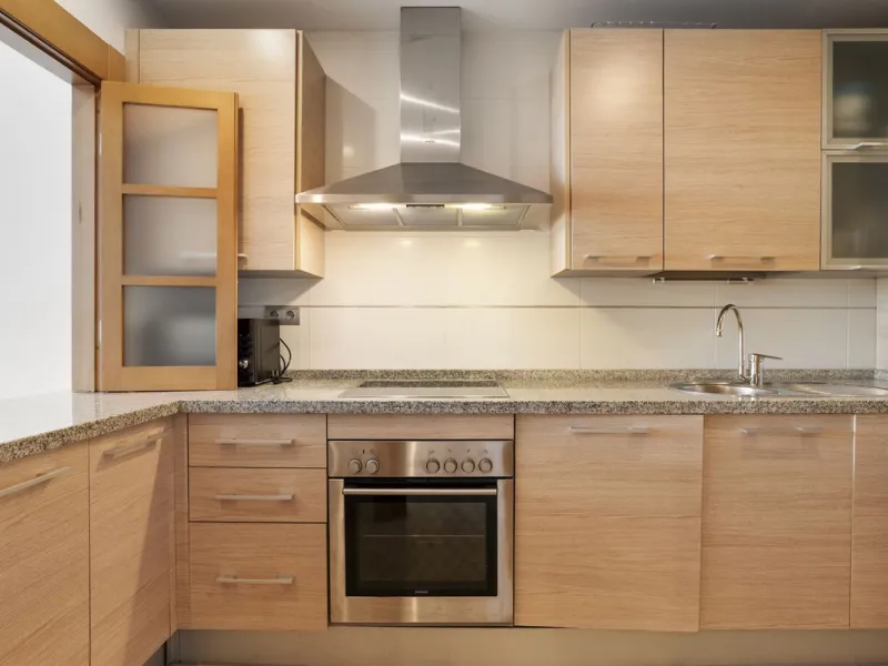 We are proud to present this luxurious ground-floor apartment, located within an exclusive gated and secure community renowned for its abundance of swimming pools and beautifully maintained green spaces.