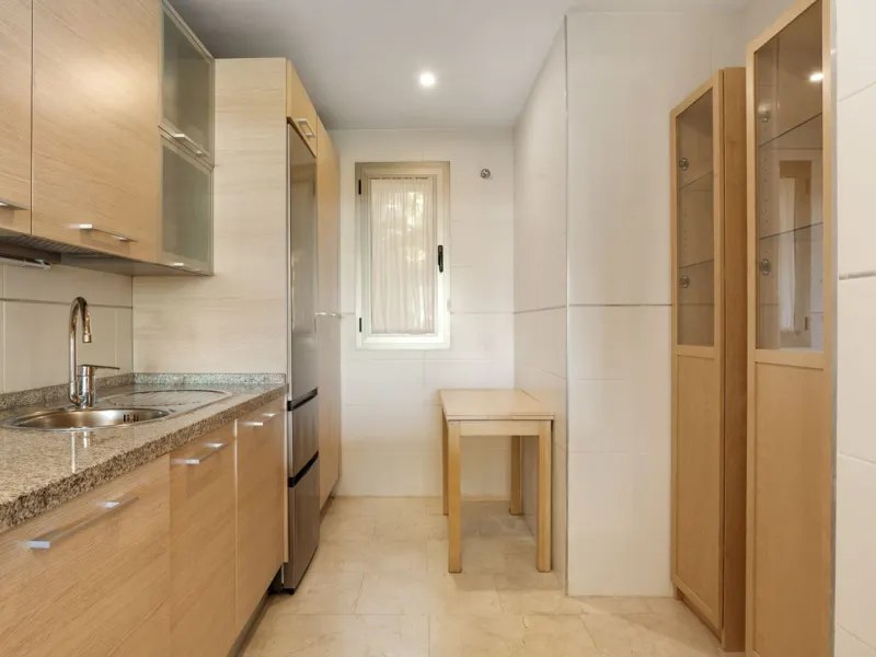 We are proud to present this luxurious ground-floor apartment, located within an exclusive gated and secure community renowned for its abundance of swimming pools and beautifully maintained green spaces.